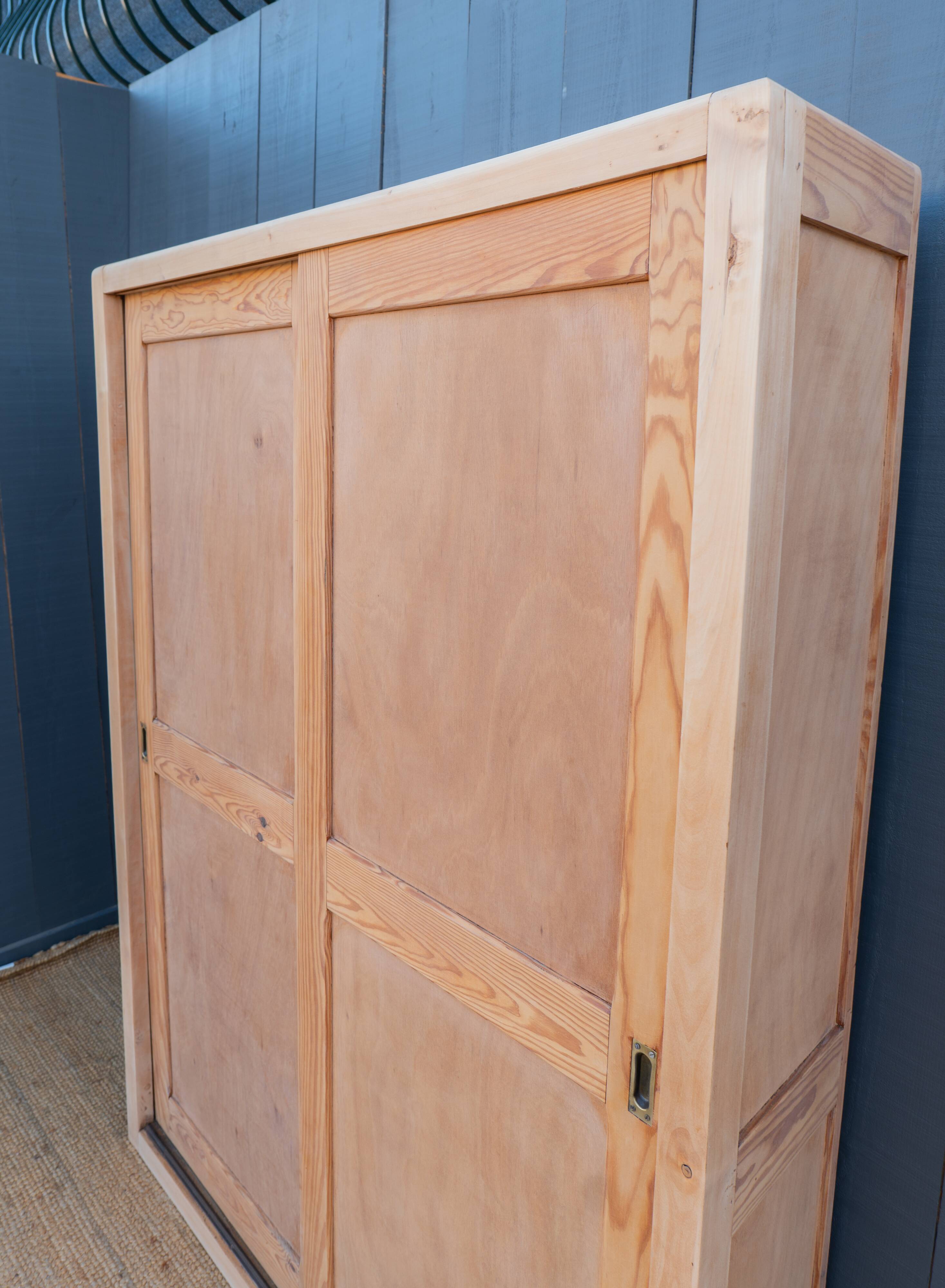 Sliding door wardrobe