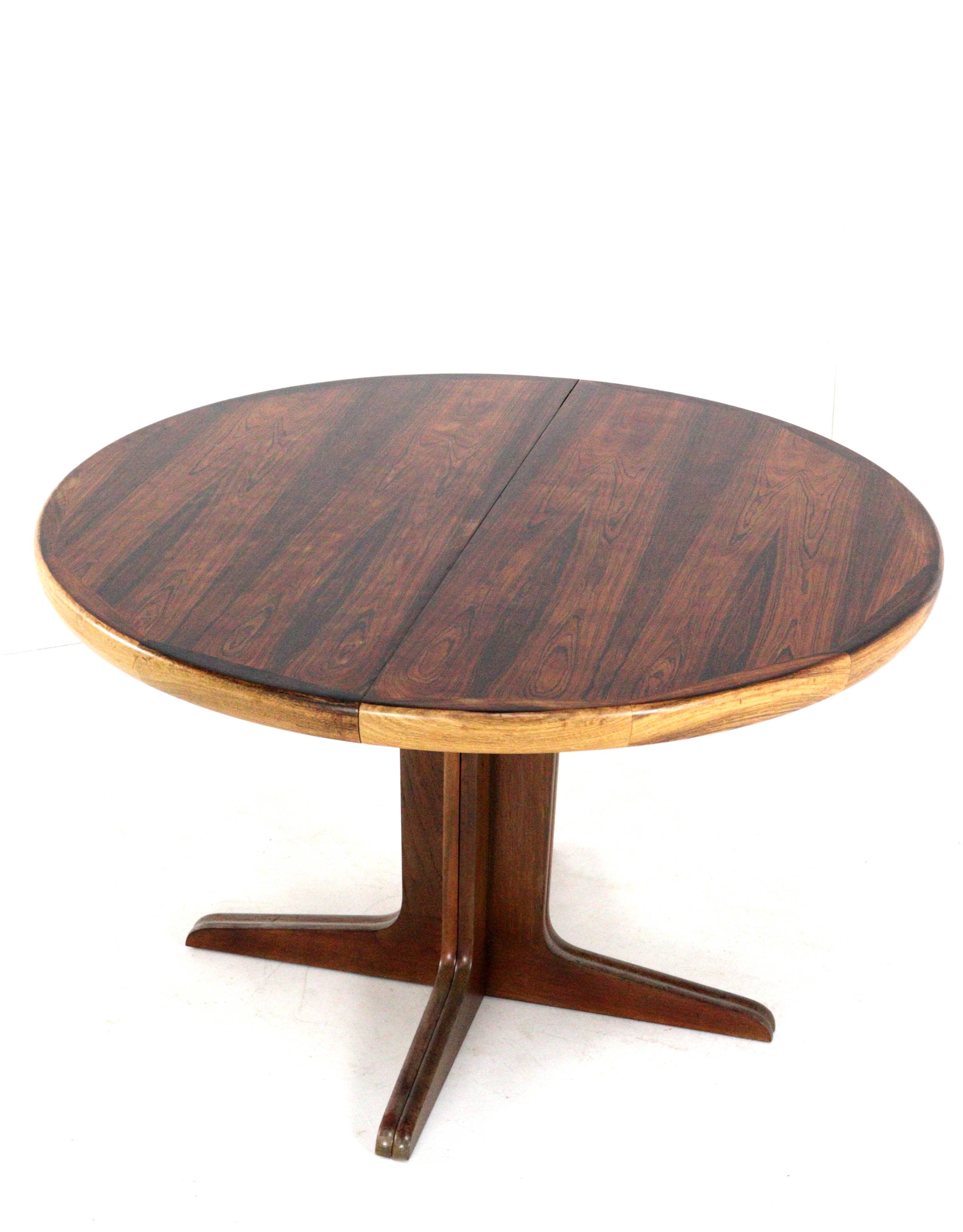 'Timring' Danish extendable round rosewood dining table