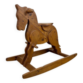 Grand cheval à bascule ancien en pin