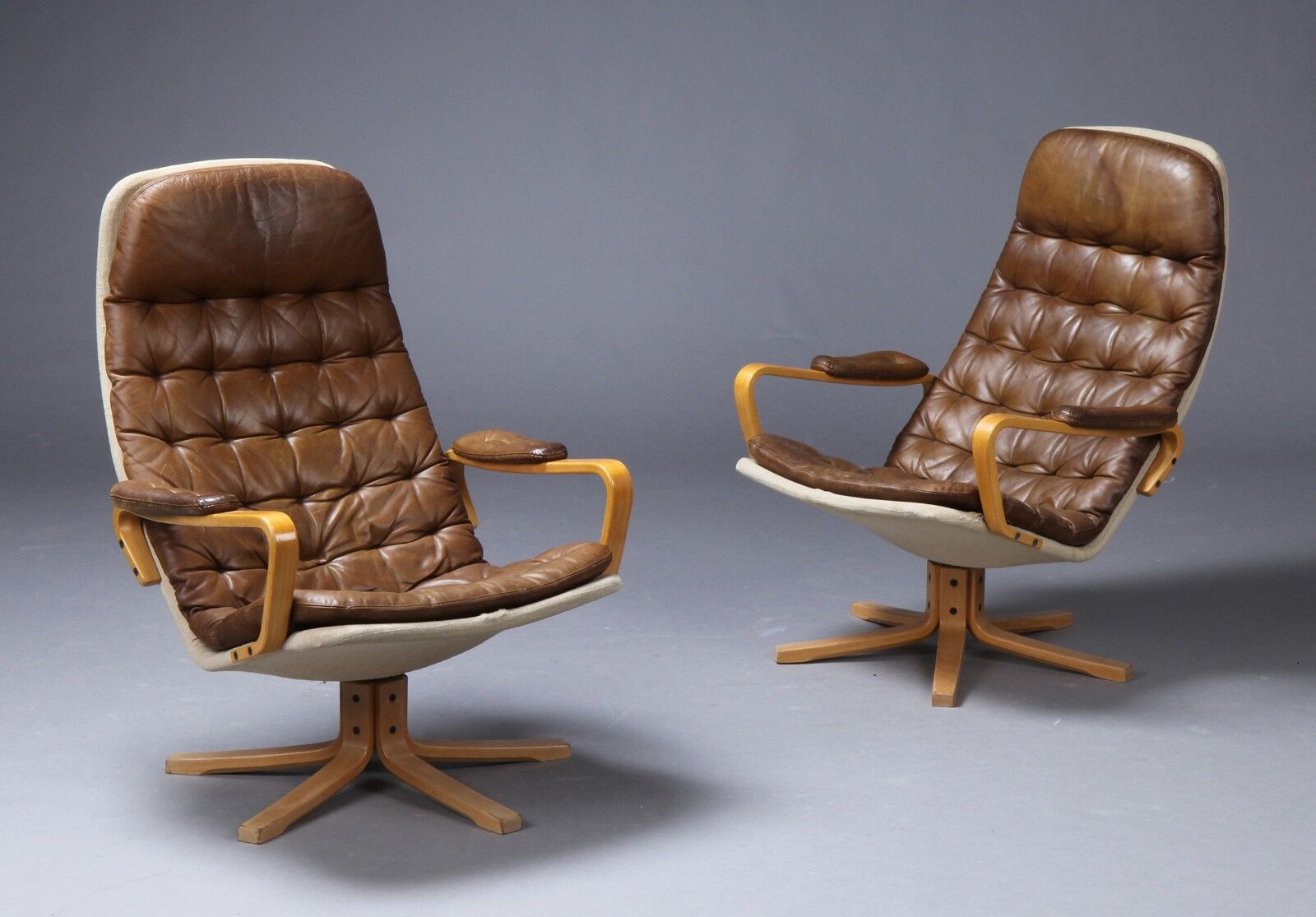 Sam Larsson for DUX. And by lænestole, model Mona