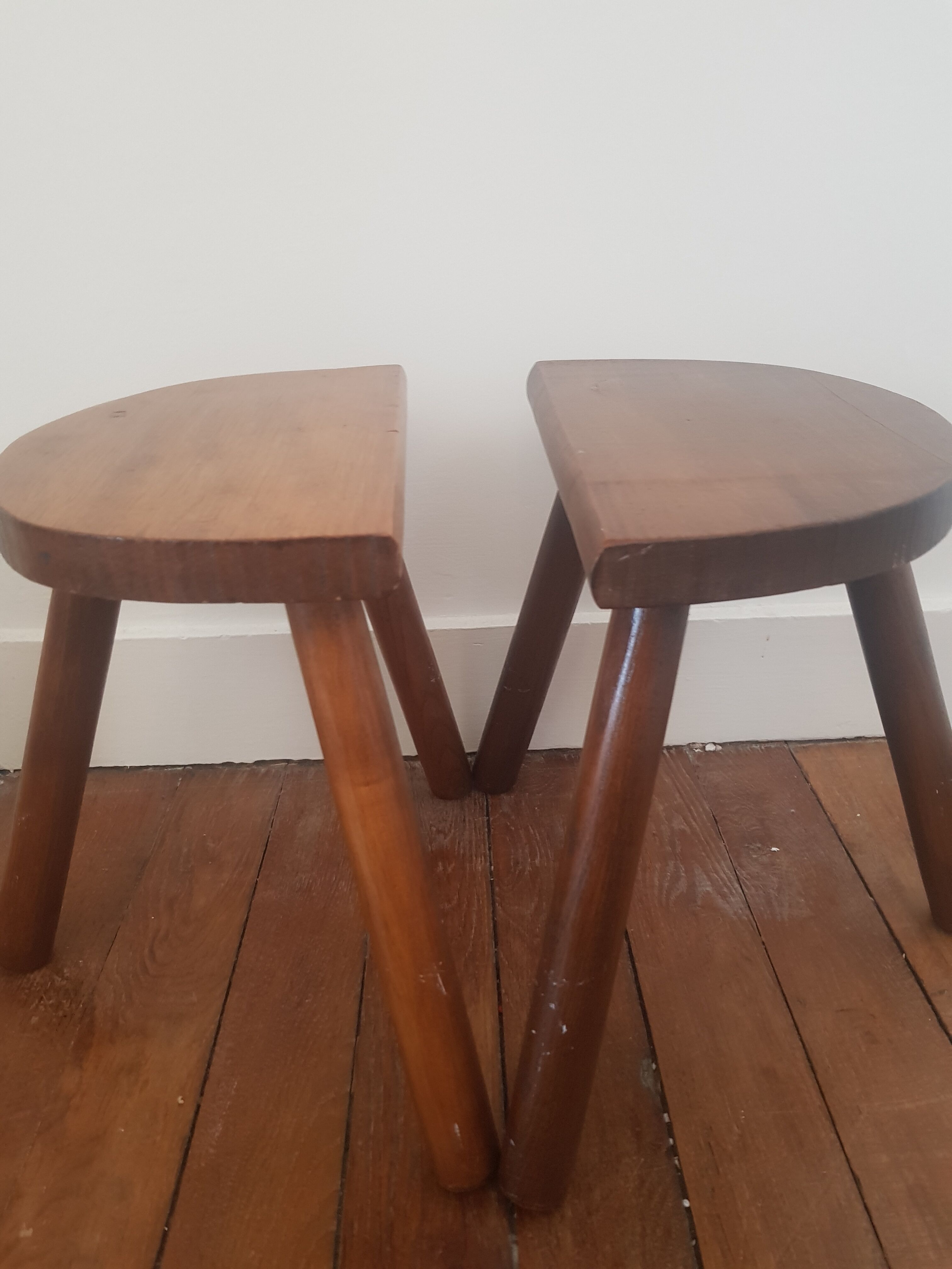 Set of 2 tripod stools
