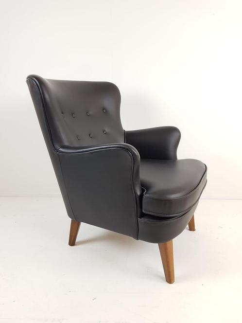 Armchair Artifort model Theo Ruth black leather skaï