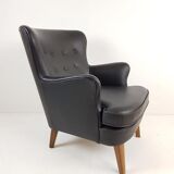 Armchair Artifort model Theo Ruth black leather skaï