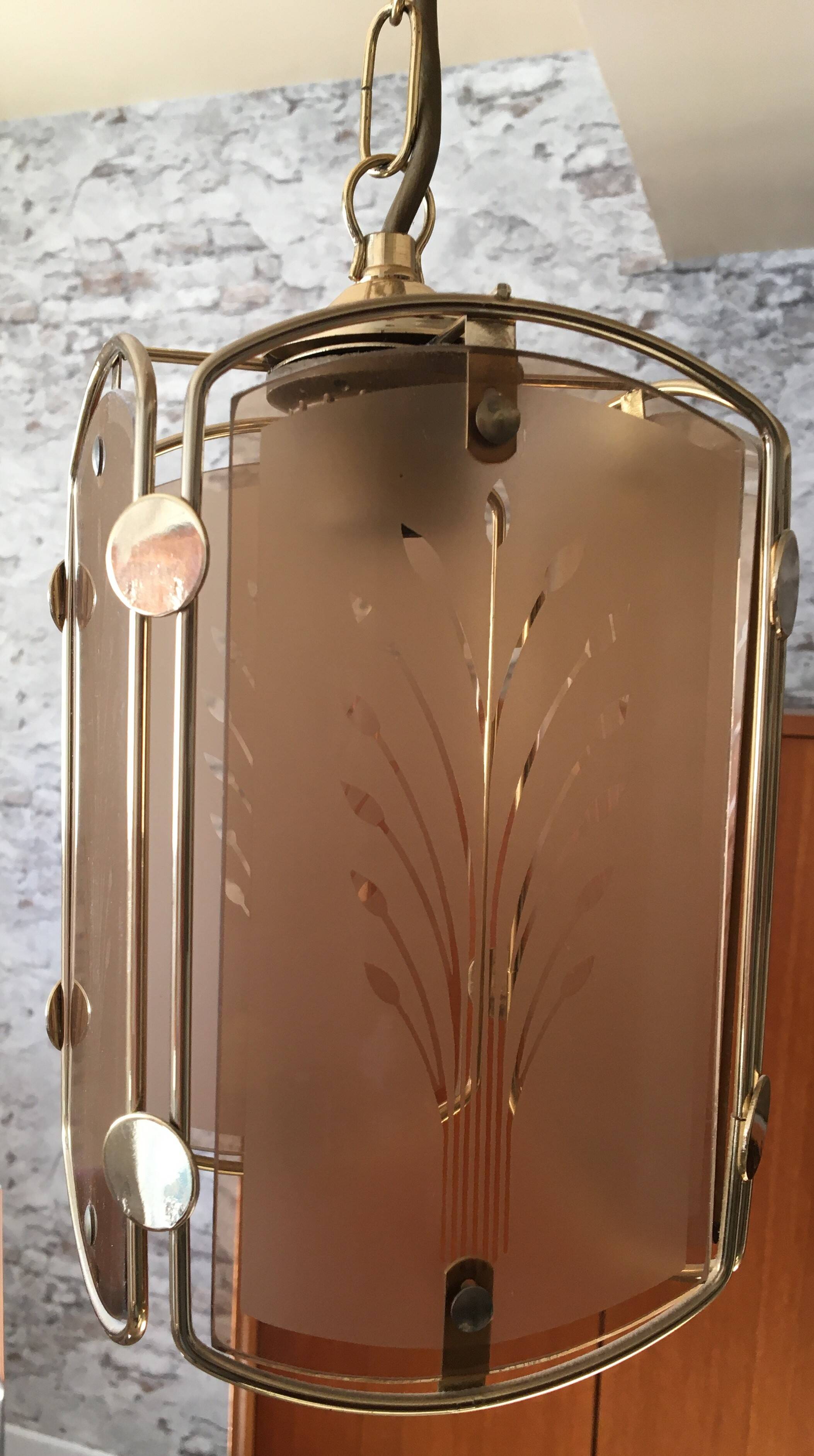 Art Deco pendant light in brass and chiseled polished glass