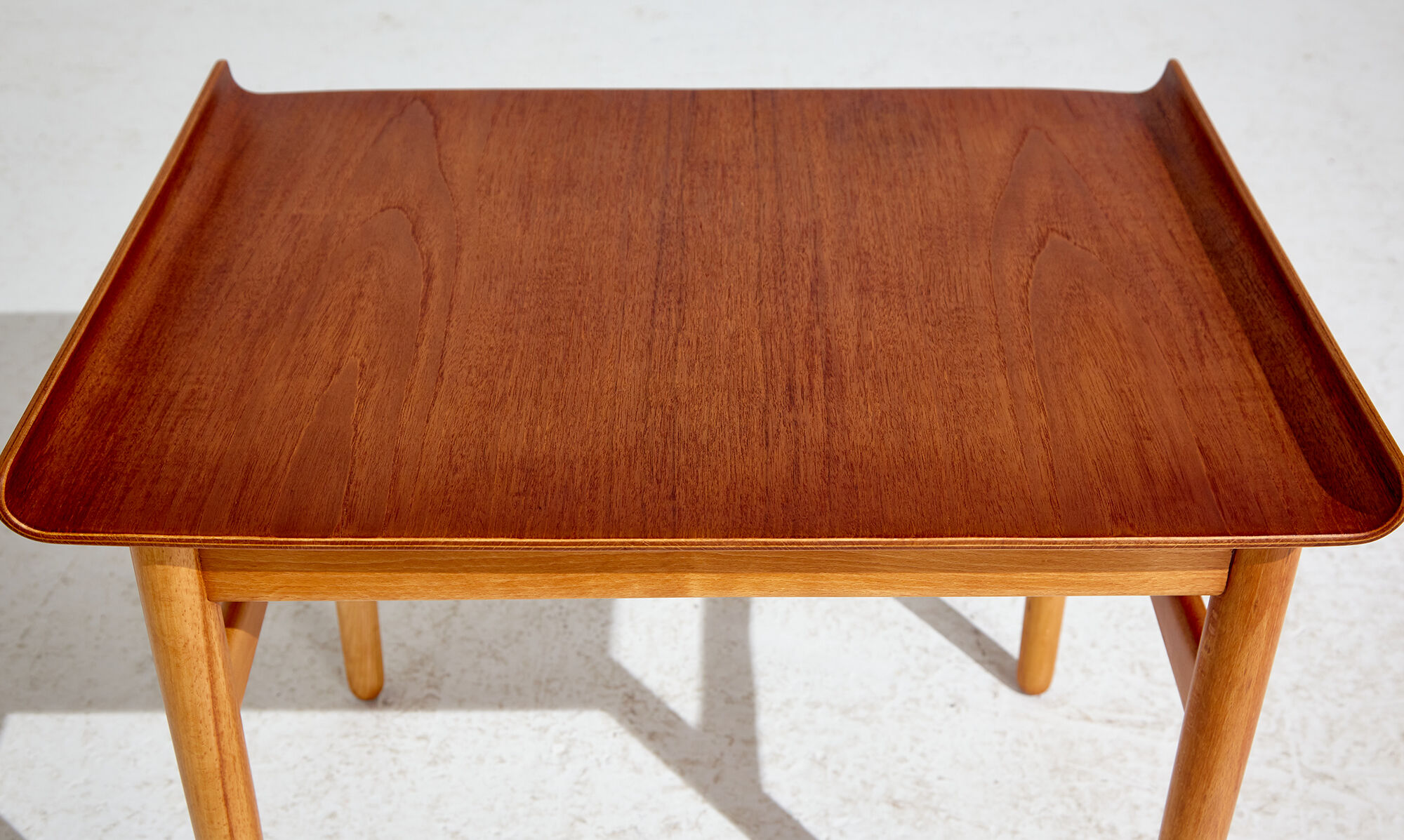 Model FH1937 coffee table by Hans J. Wegner for Fritz Hansen
