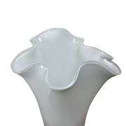 Vase blanche en verre plissé fidrio