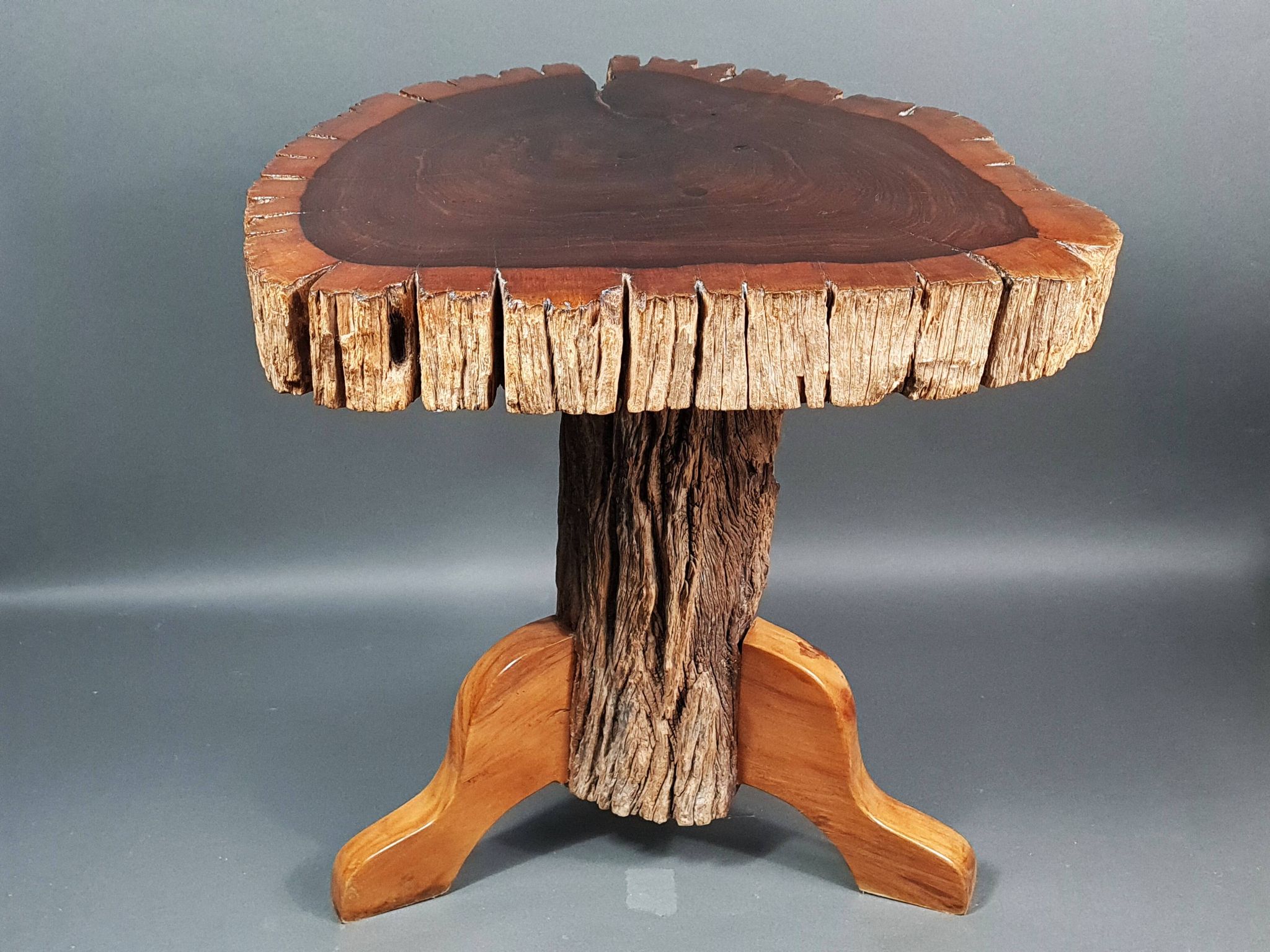 Tabouret ou bout de canapé brutaliste en teck 13 kg, 2 disponibles D344 /1/
