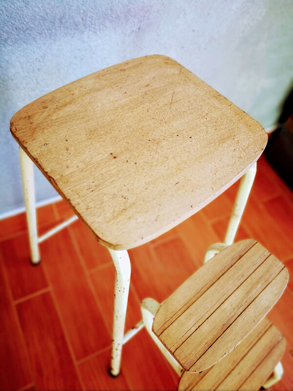 Market foot stool