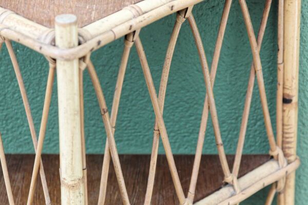 Etagère d'angle en rotin