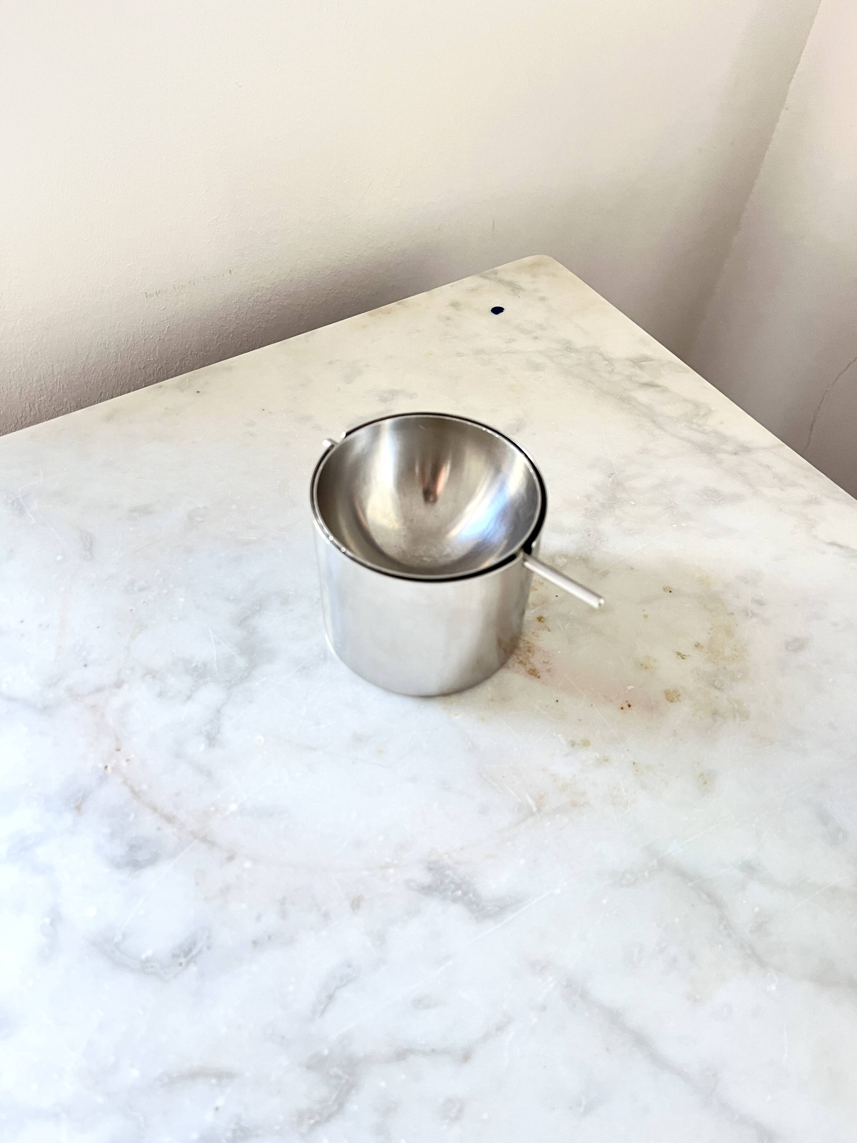 Cendrier inclinable vintage Stelton Cylinda Line par Arne Jacobsen, Danemark