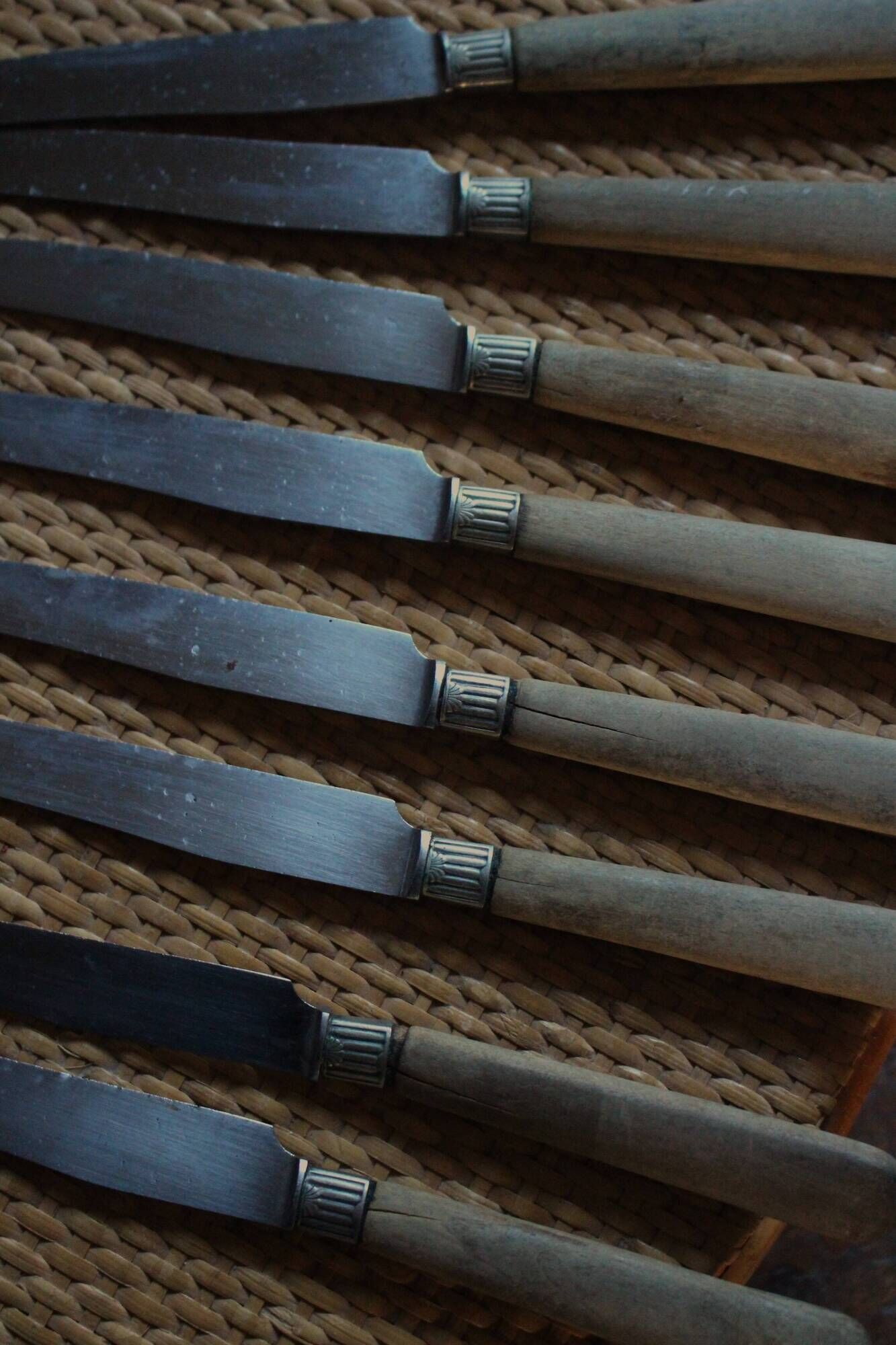 Lot de 8 petits couteaux anciens manche en bois