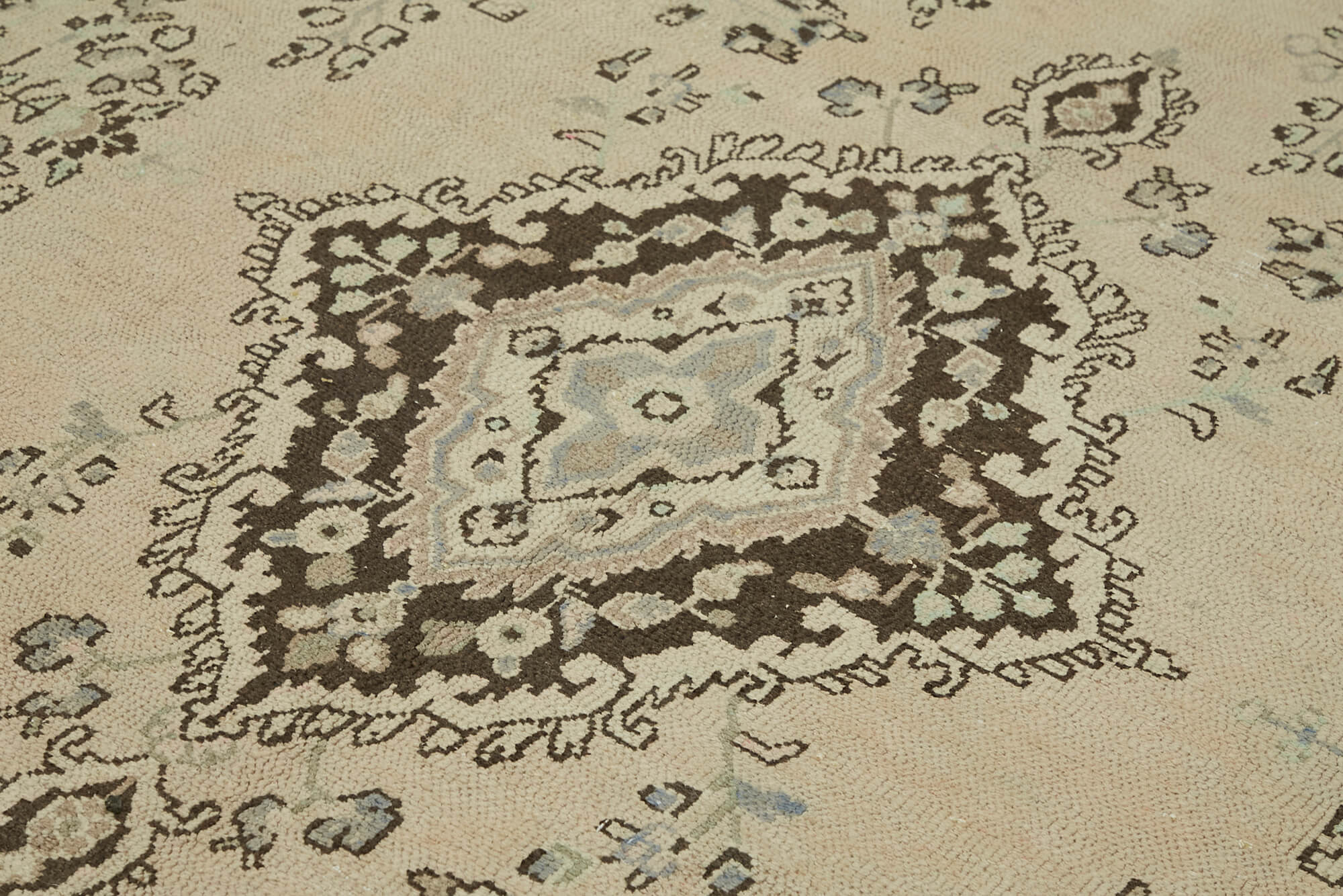Hand-knotted persian vintage 1970s 246 cm x 346 cm beige wool carpet