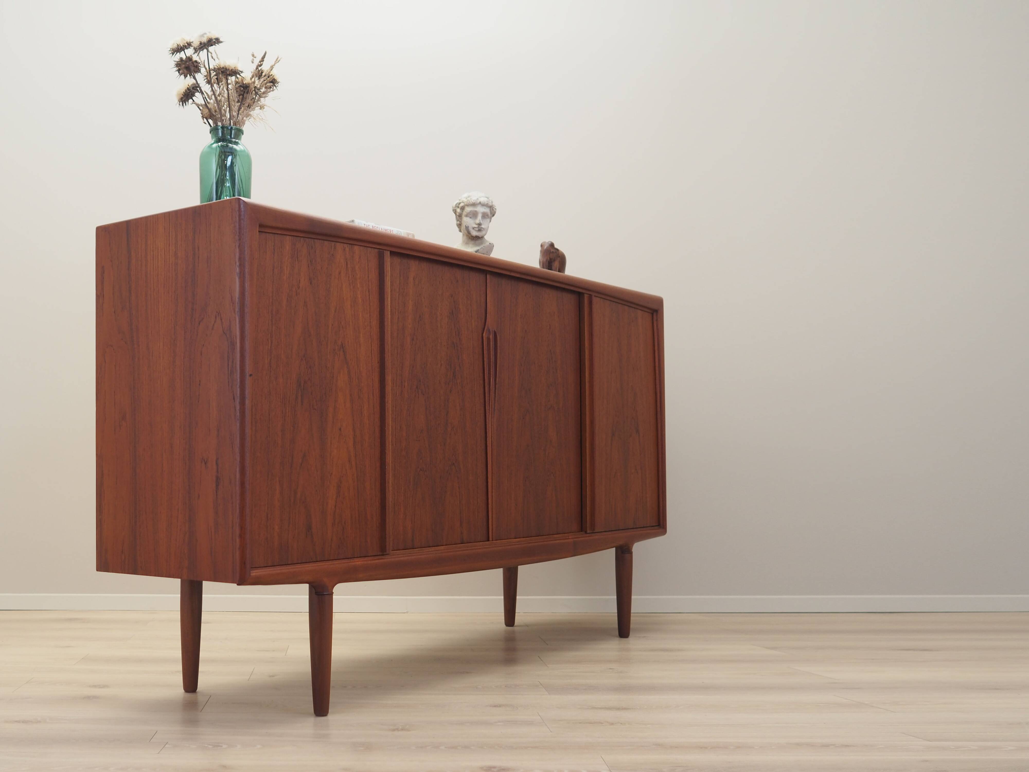 Buffet haut en teck, design danois, années 1960, production : Omann Jun