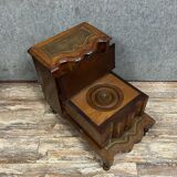 Escalier de bibliothéque avec fonction toilette dissimulée