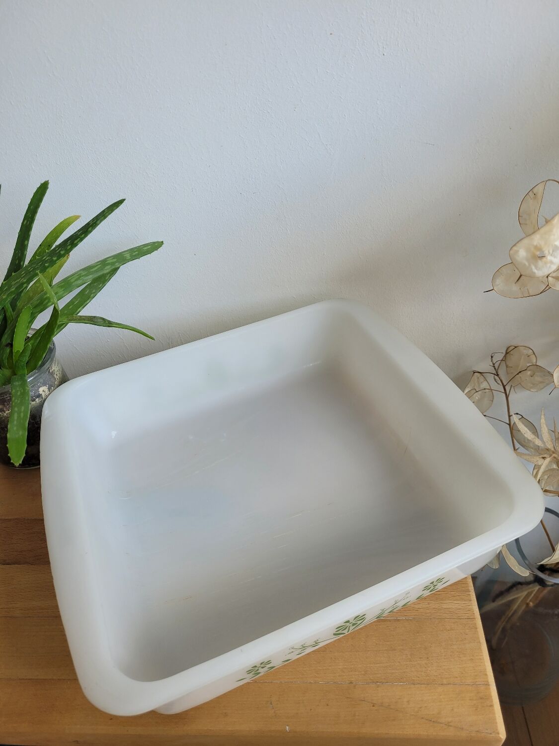 Square opaline dish Glasbake