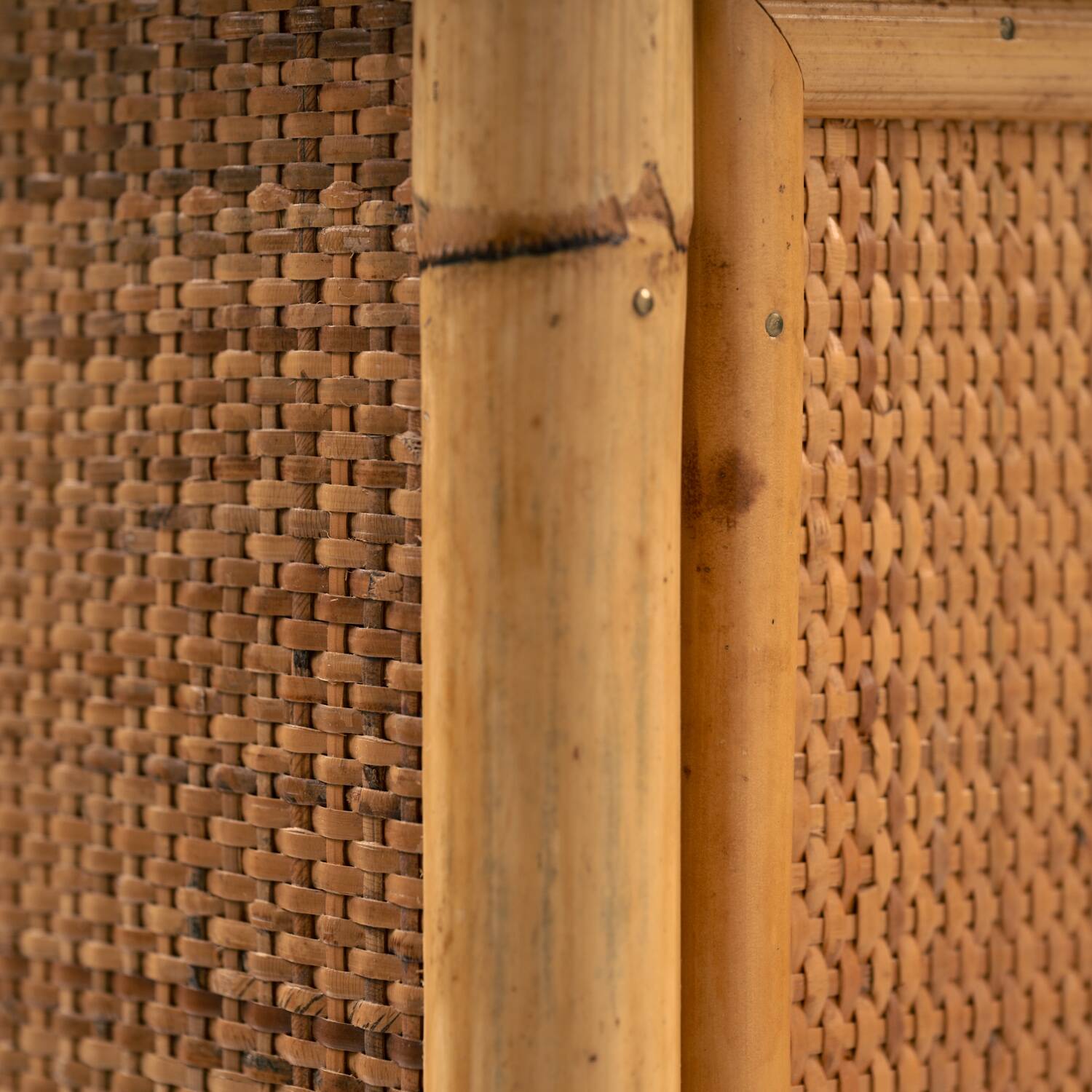 Bureau en rotin tressé et bambou avec charnières en bronze, Italie, années 1960