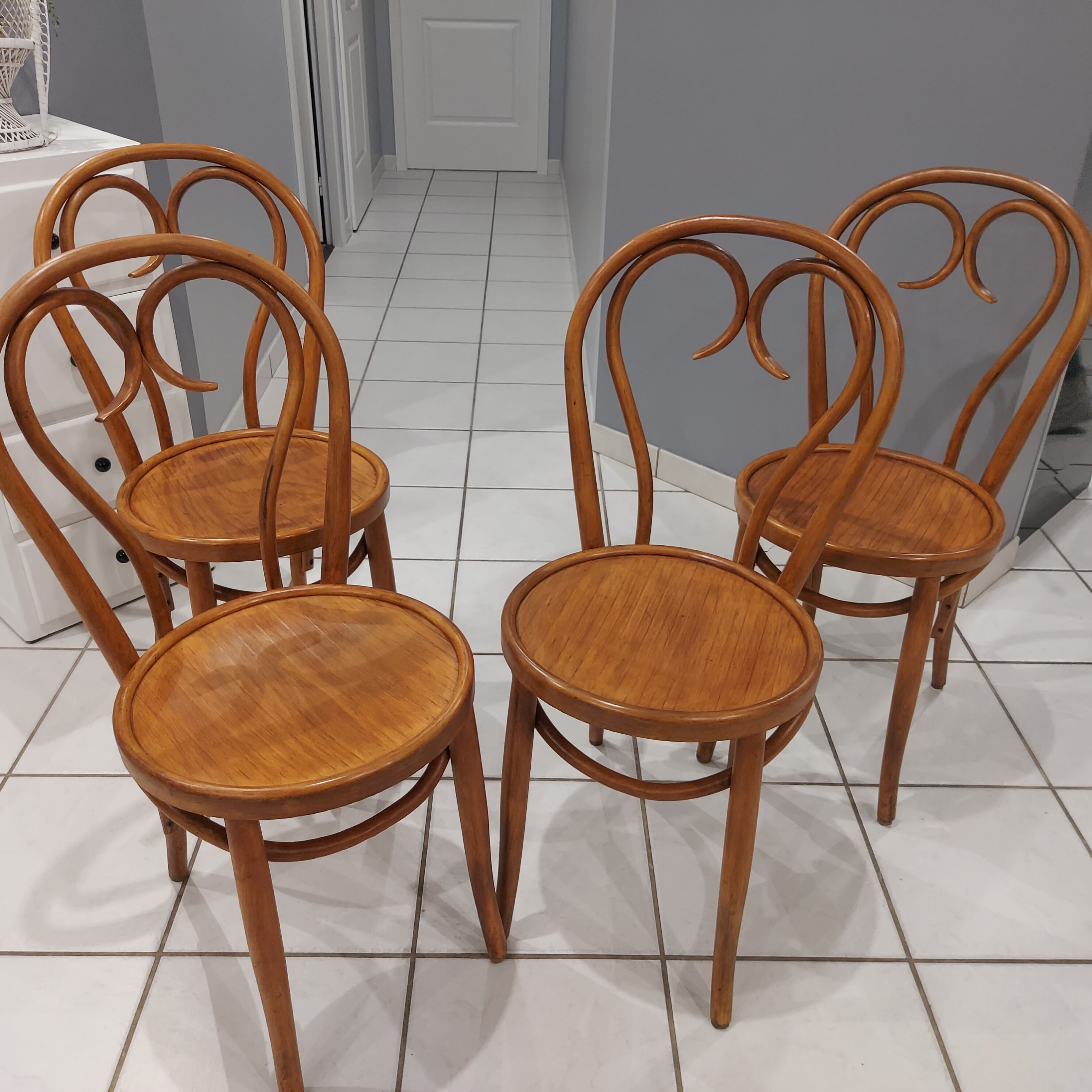 Suite de 4 chaises de bistrot bois courbé