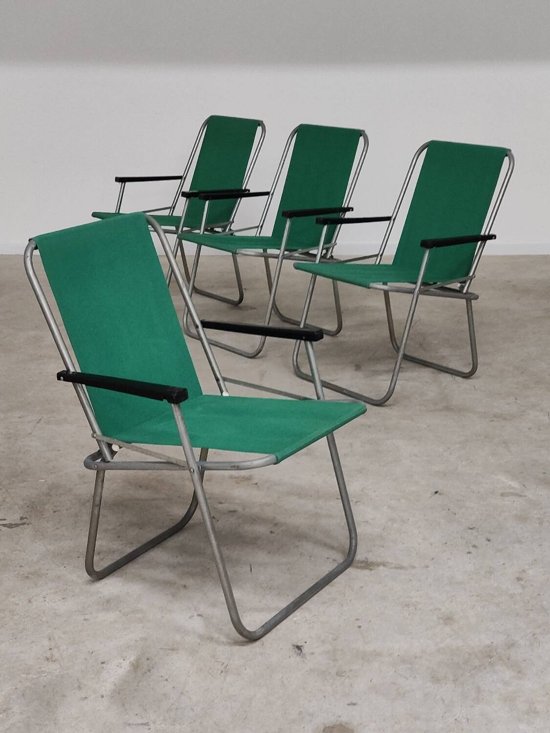 Set of 4 folding chairs with green canvas and aluminum frame