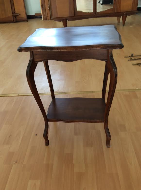 Wooden pedestal table