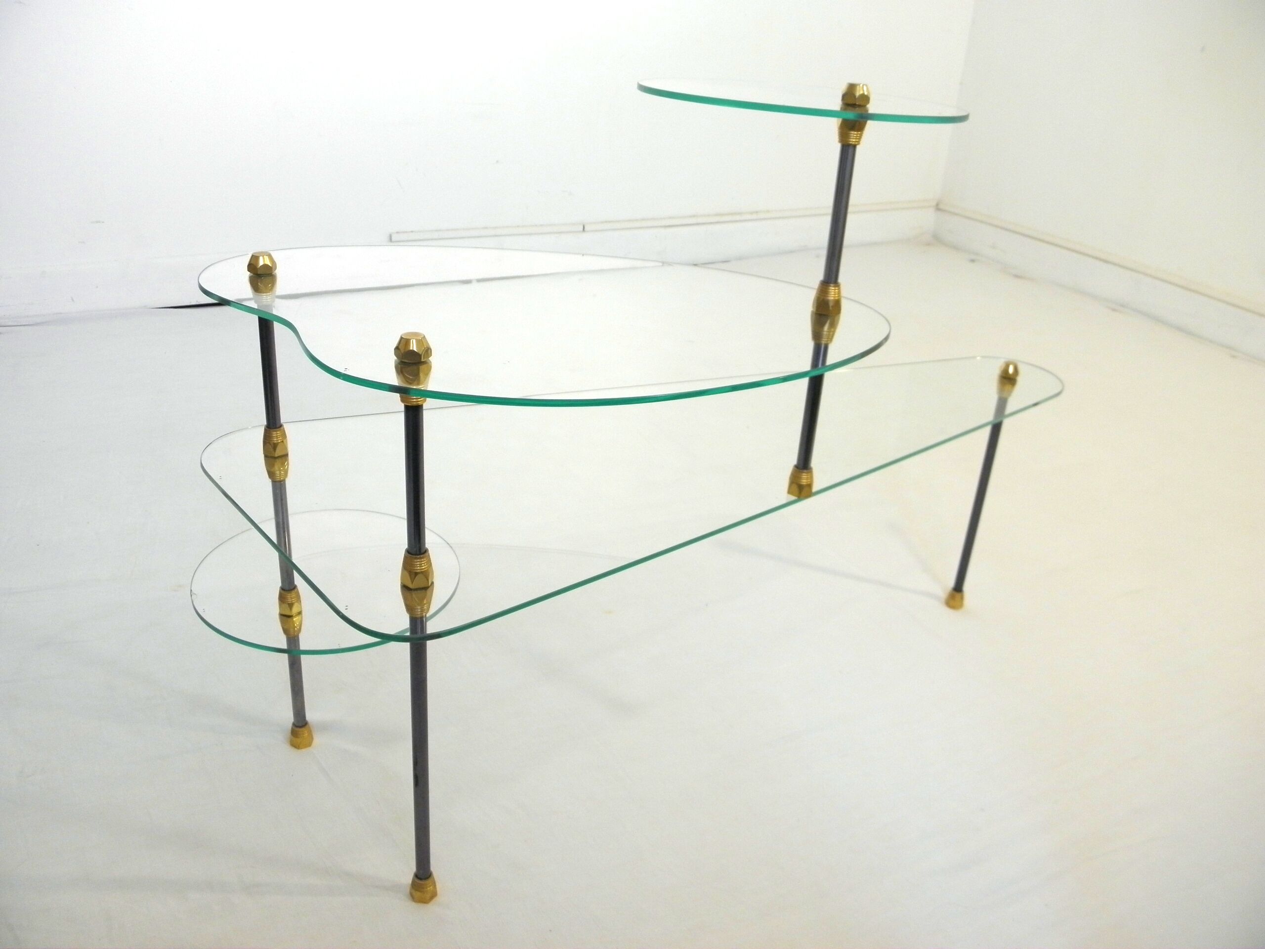 Table basse en verre et métal à plateaux modulables