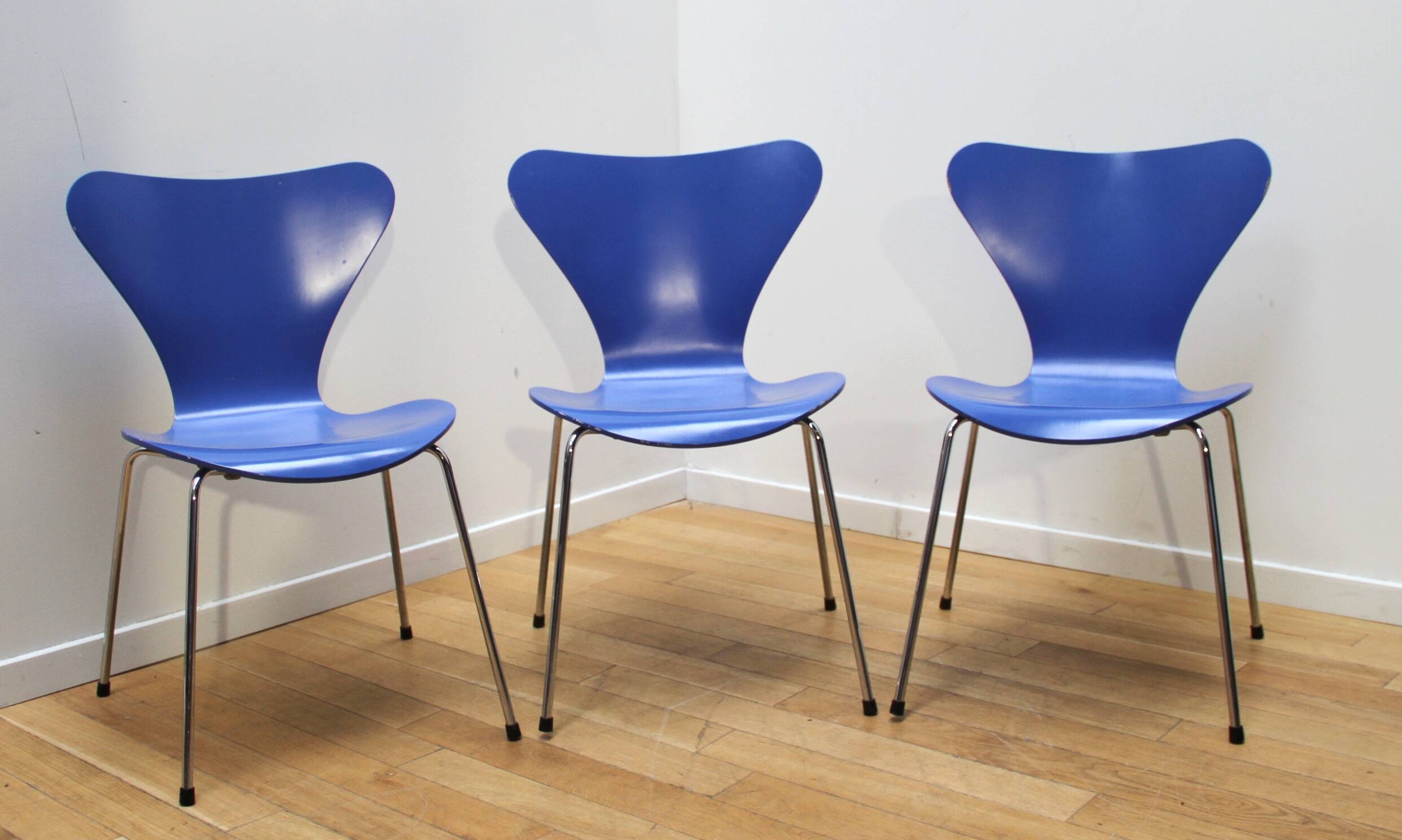 Suite de 9 chaises fourmi 3107 Arne Jacobsen