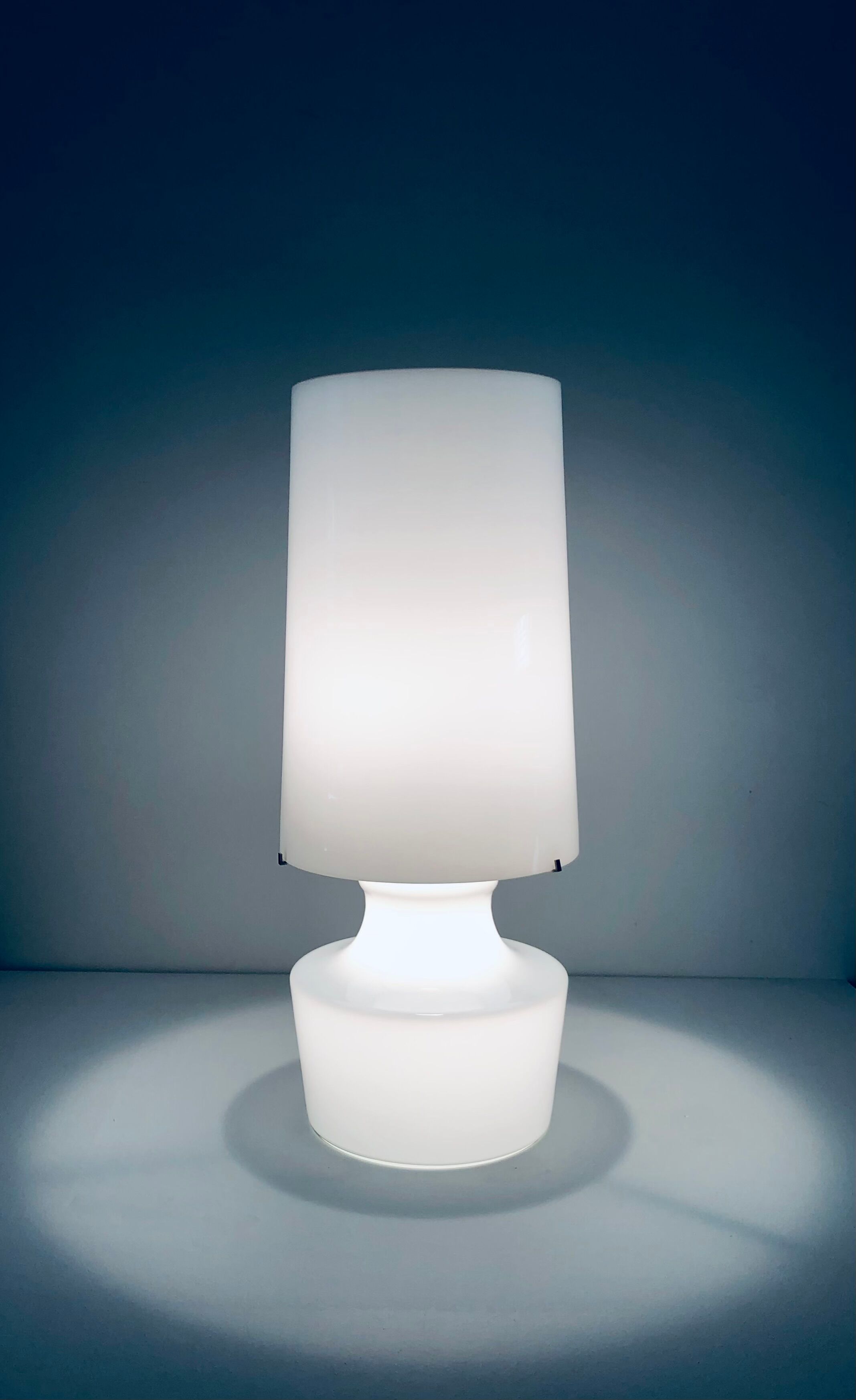 Lampe de salon en verre blanc, Italie années 60