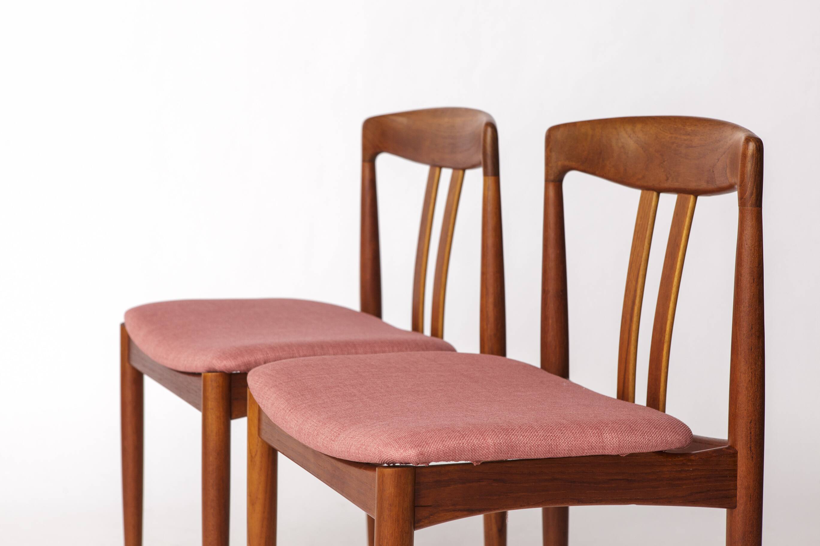 Set of 4 Bramin Teak Dining Chairs – Denmark 1960s – Pink Upholstery