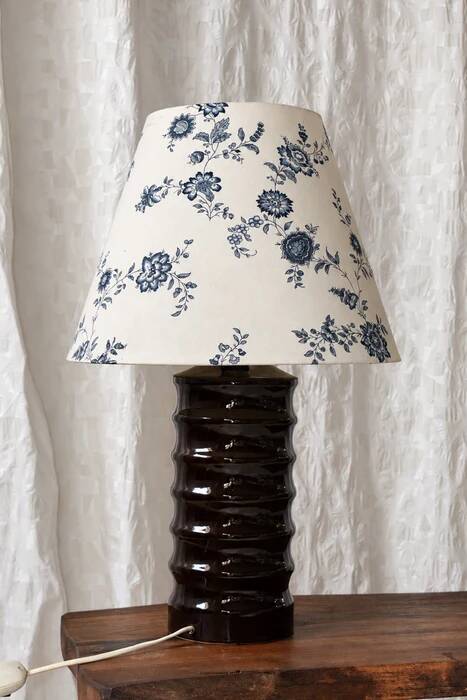 Sculptural ribbed ceramic table lamp Hungary 1970s