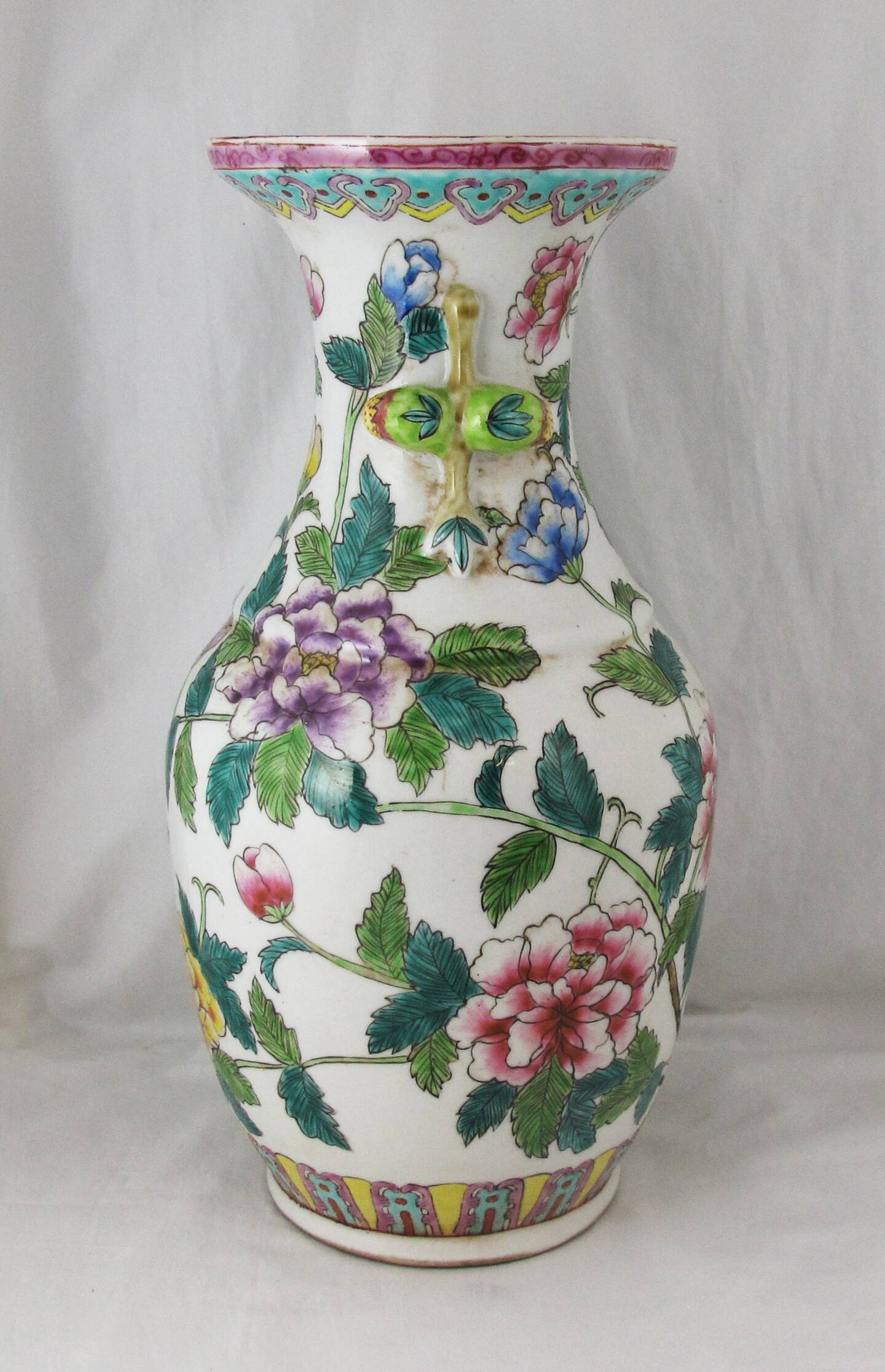 Chinese famille rose porcelain vase 20th century