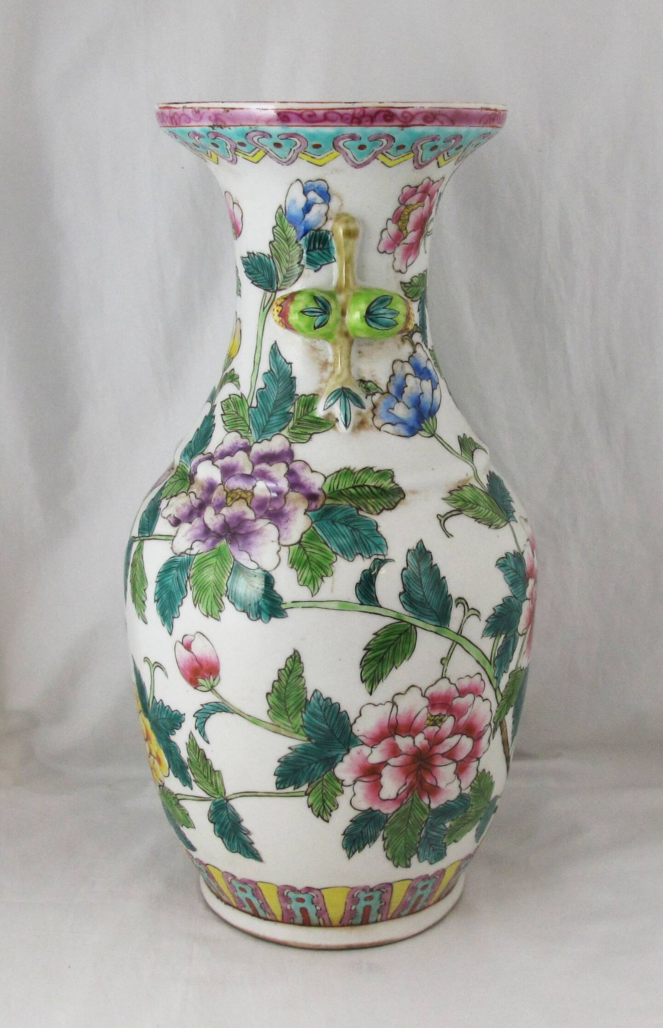 Chinese famille rose porcelain vase 20th century