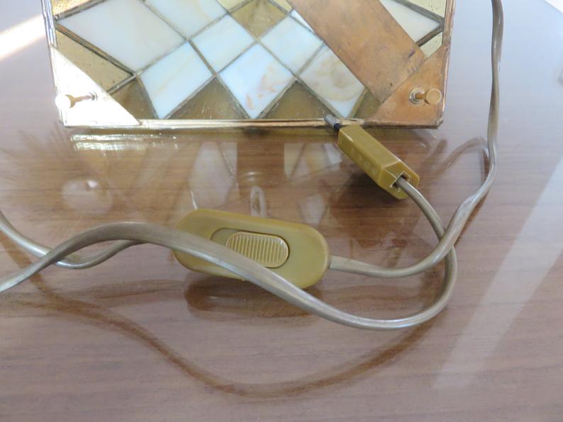 "Pyramid" lamp in mother-of-pearl, glass and brass 70s