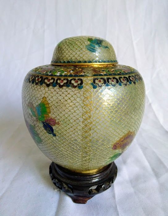 Openwork plique-à-jour enamel pot - 1920 to 1949 - China