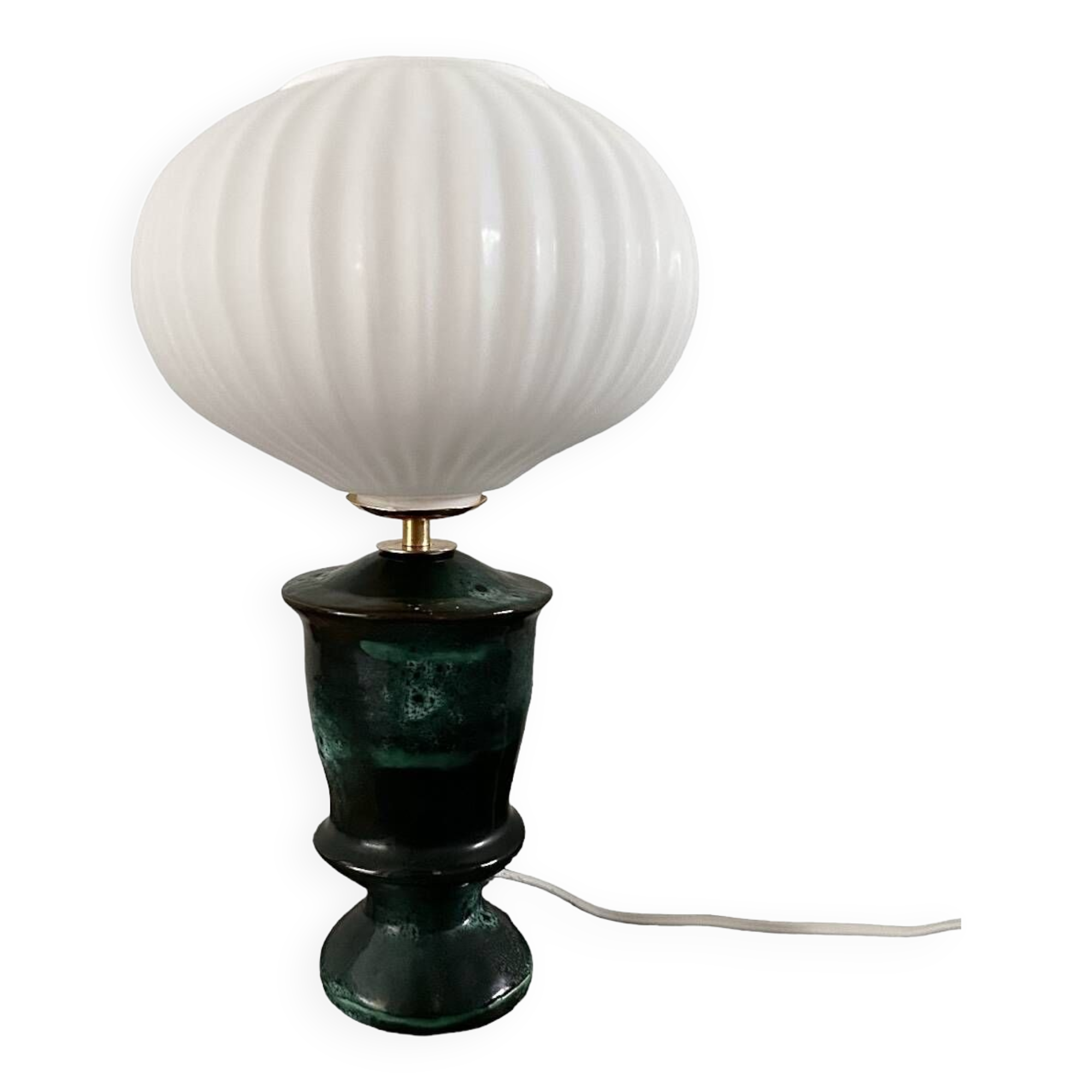 Geometric table lamp with pleated opaline shade