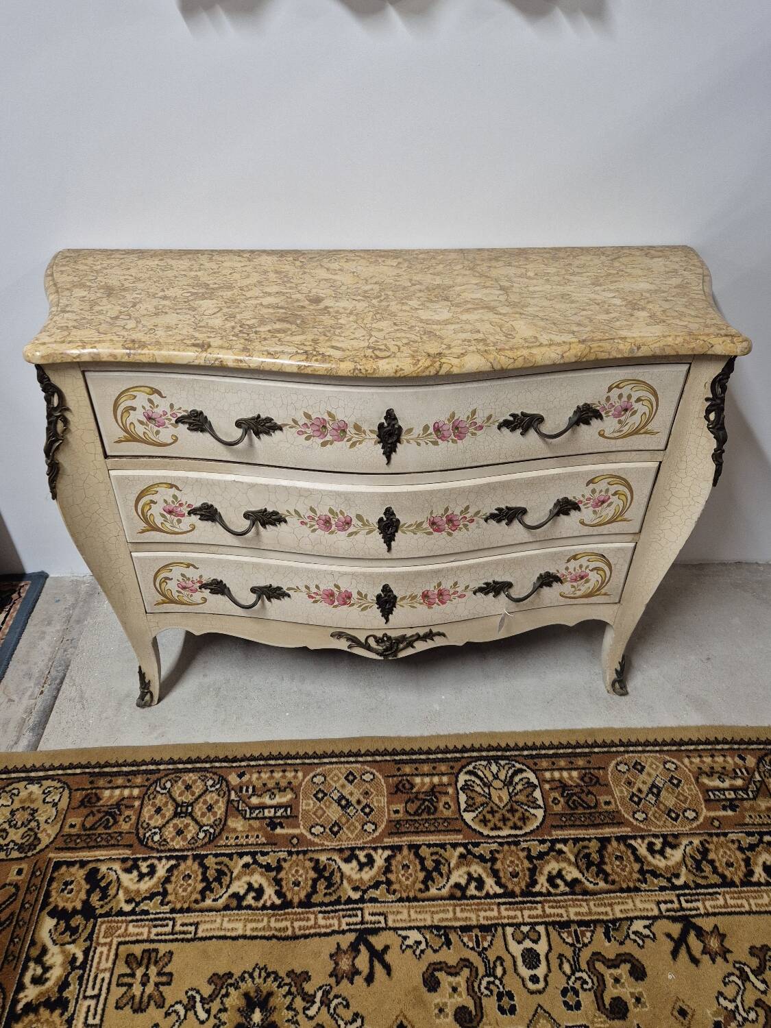 Louis XV style chest of drawers painted with flowers, Italian manufacture