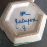 Hexagonal cup signed Henriot HR Quimper 7. Good condition.