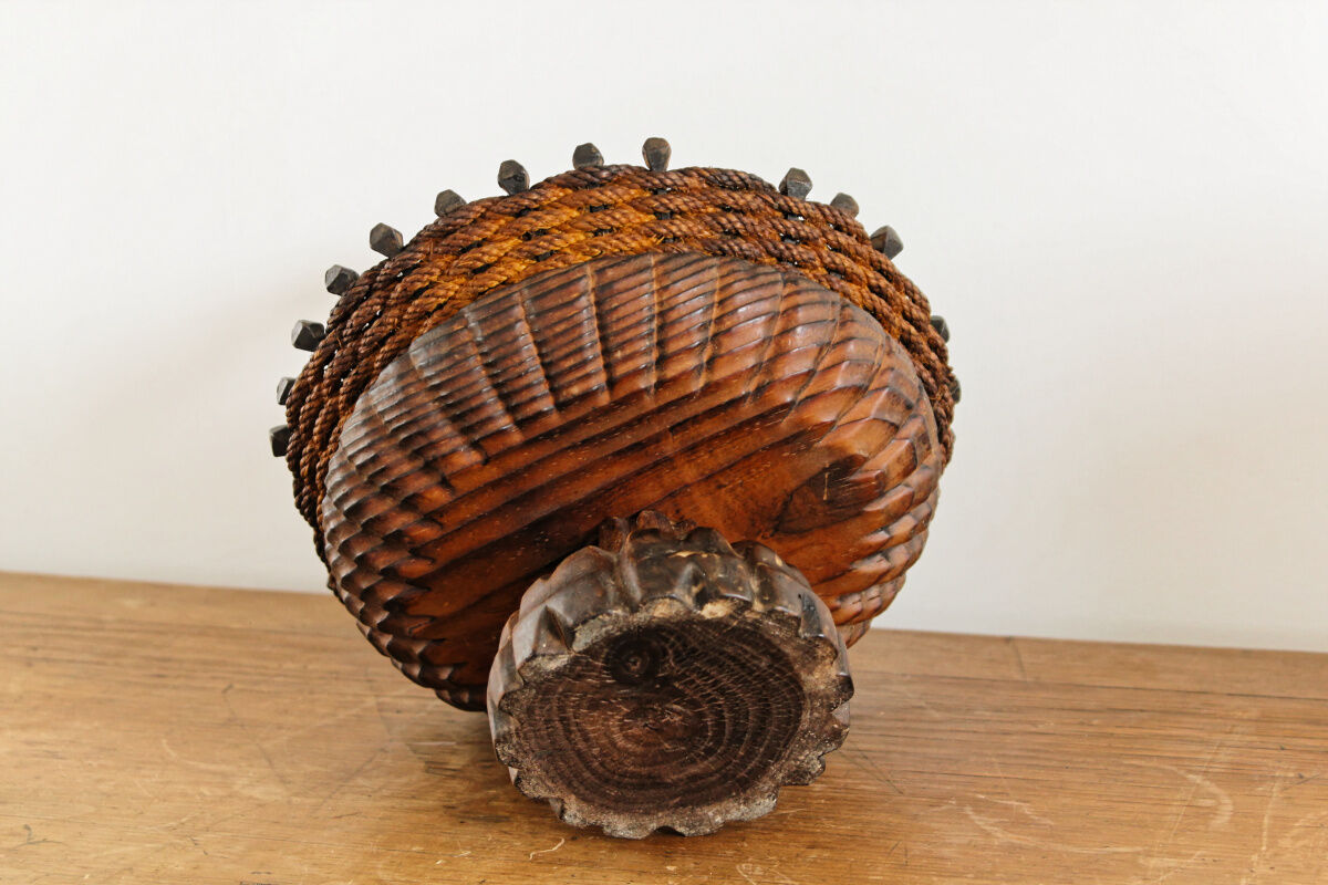 Coupe à fruits en bois sculpté