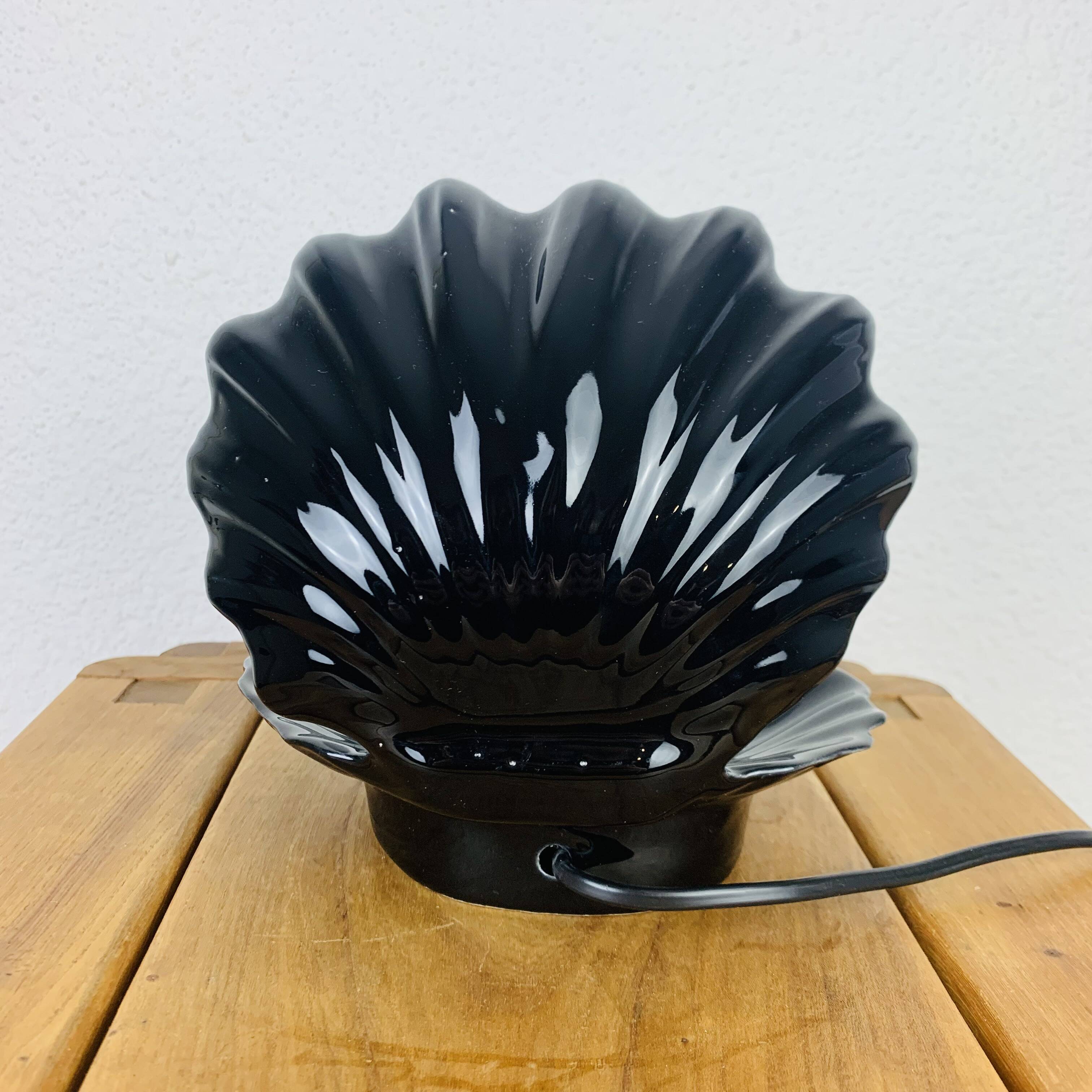 Black ceramic shell lamp and opaline pearl