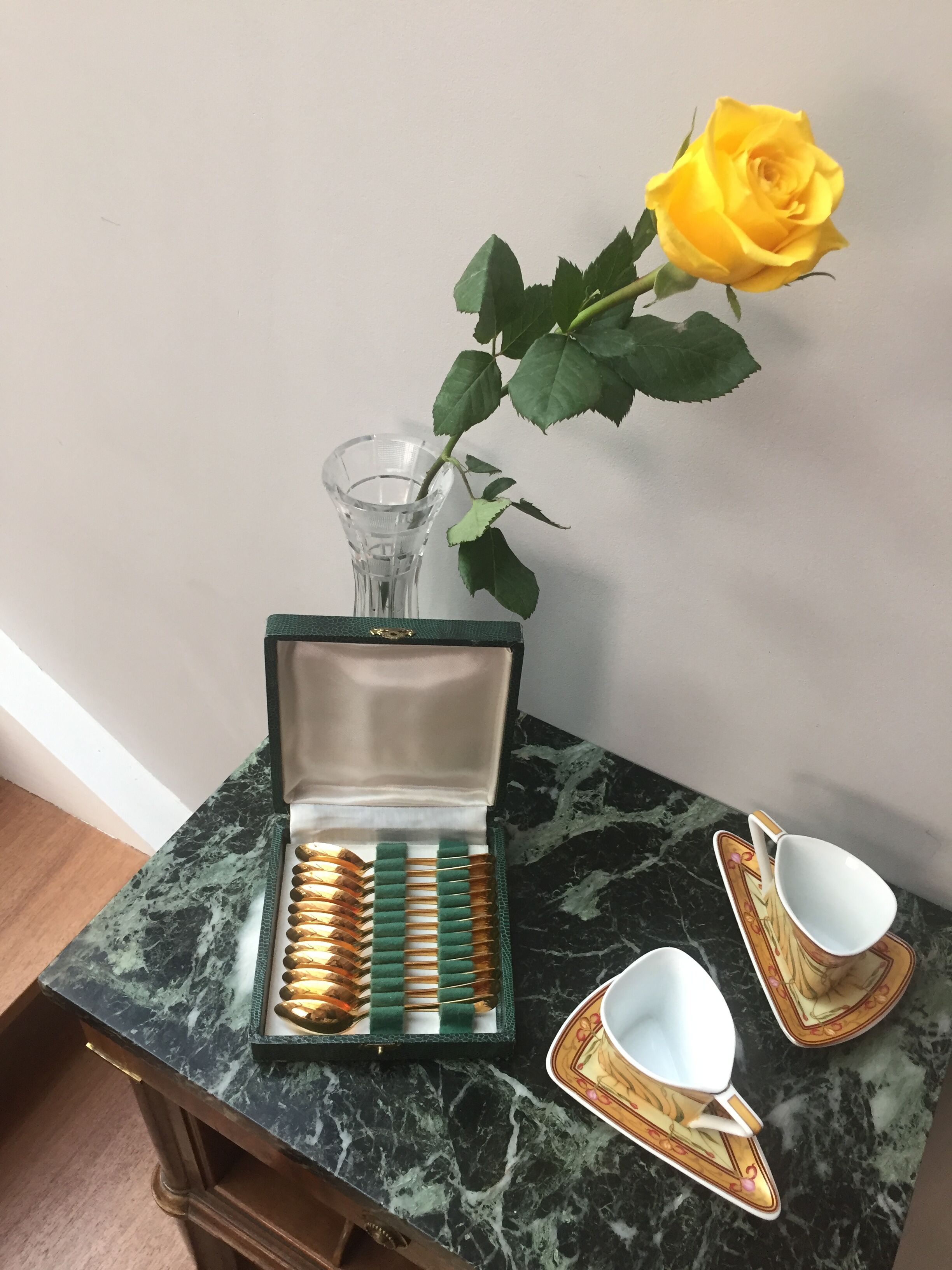 12 teaspoons - gold metal - Shell decoration - in their case