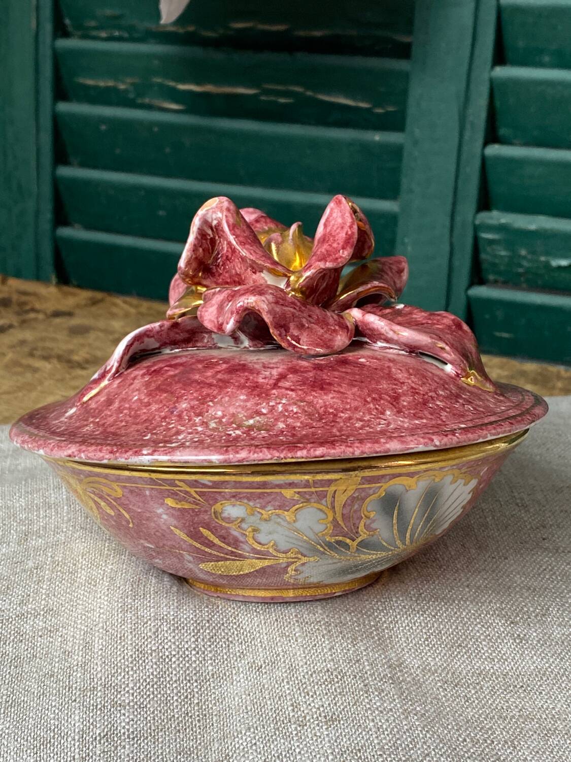 Candy dish in slip