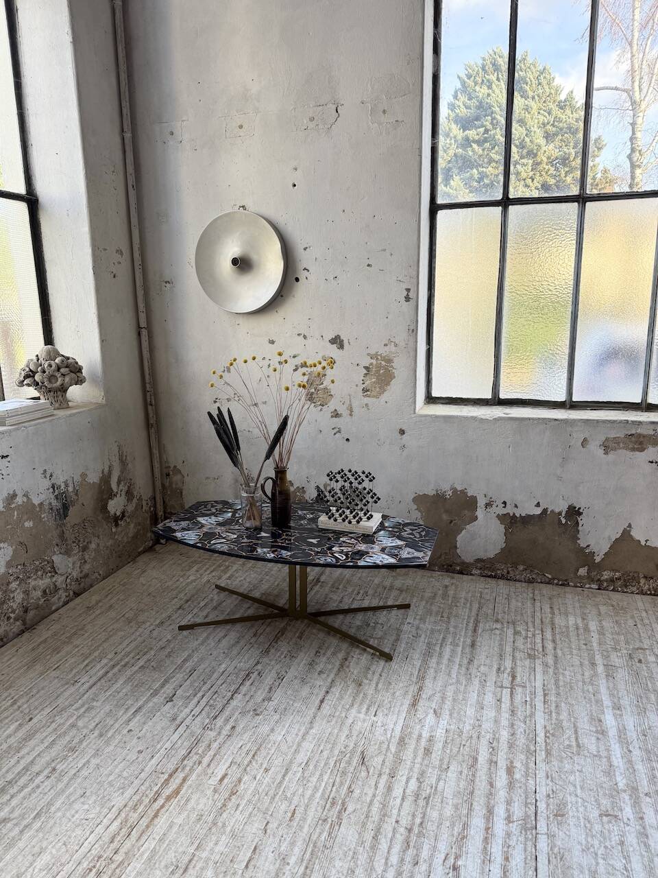90s coffee table with Agate stone effect.