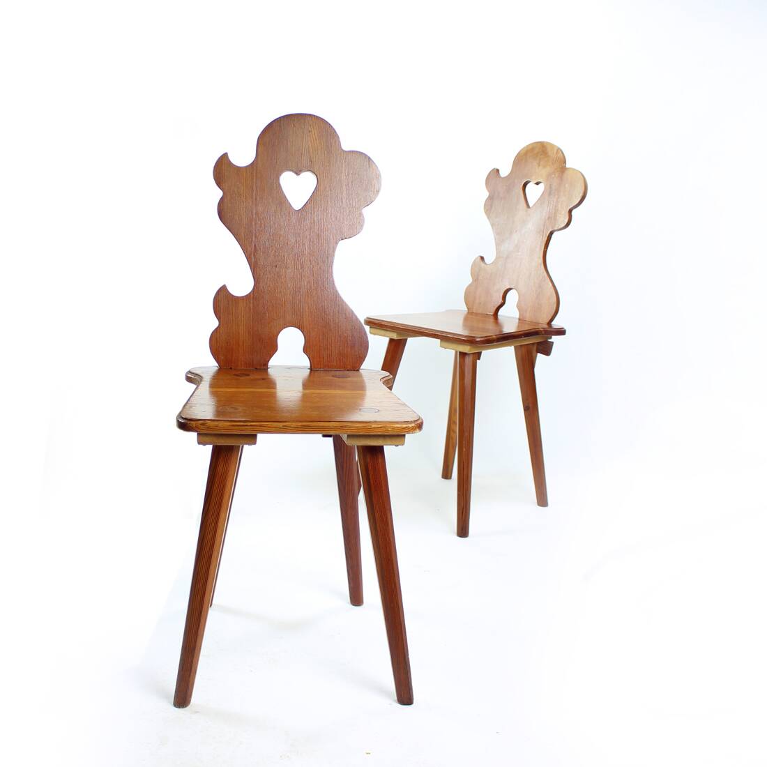 Chaise de salle à manger de style folklorique en bois, Tchécoslovaquie 1973