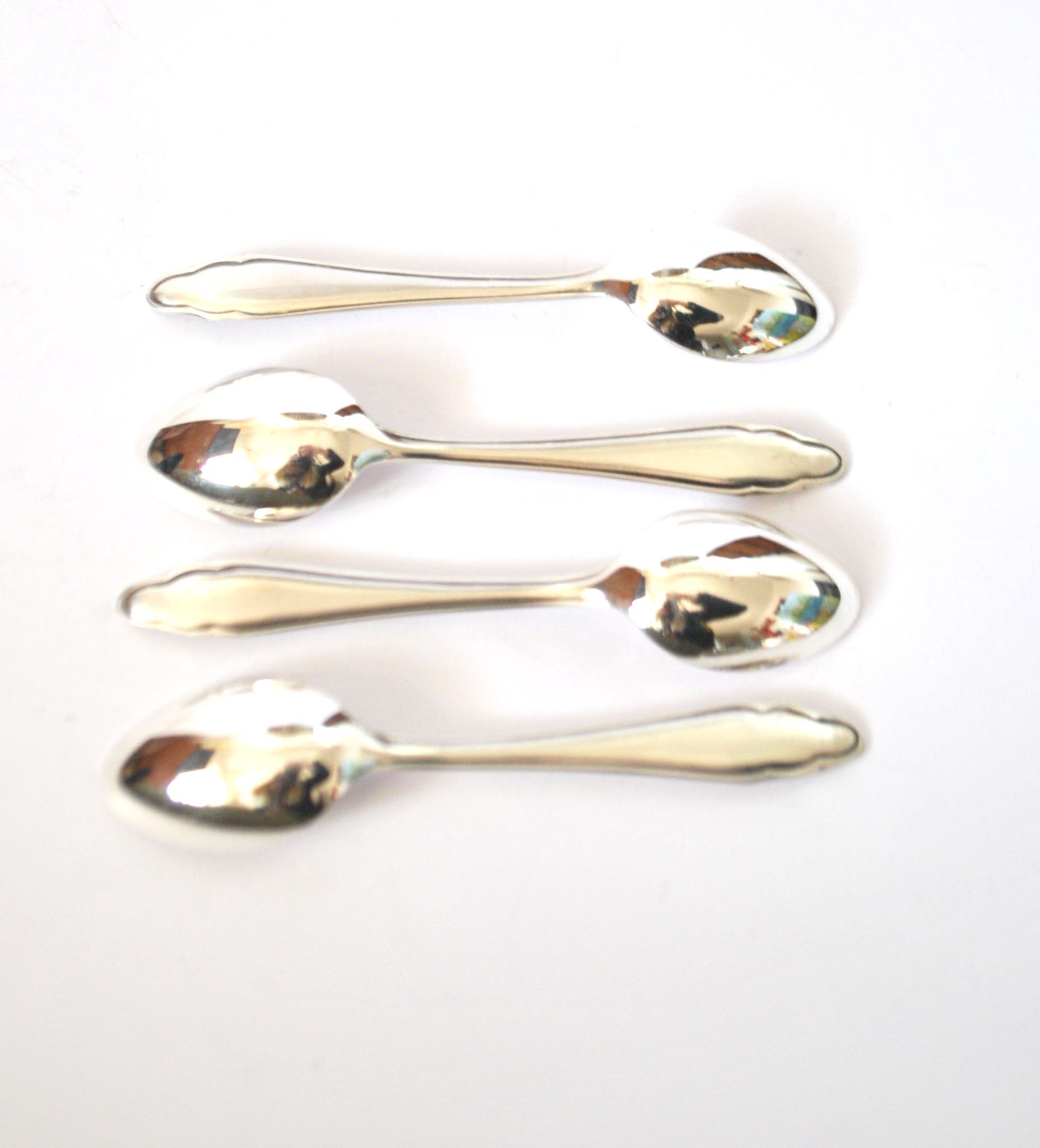 DEETJEN Set of 4 silver-plated metal coffee mocha spoons in modernist design