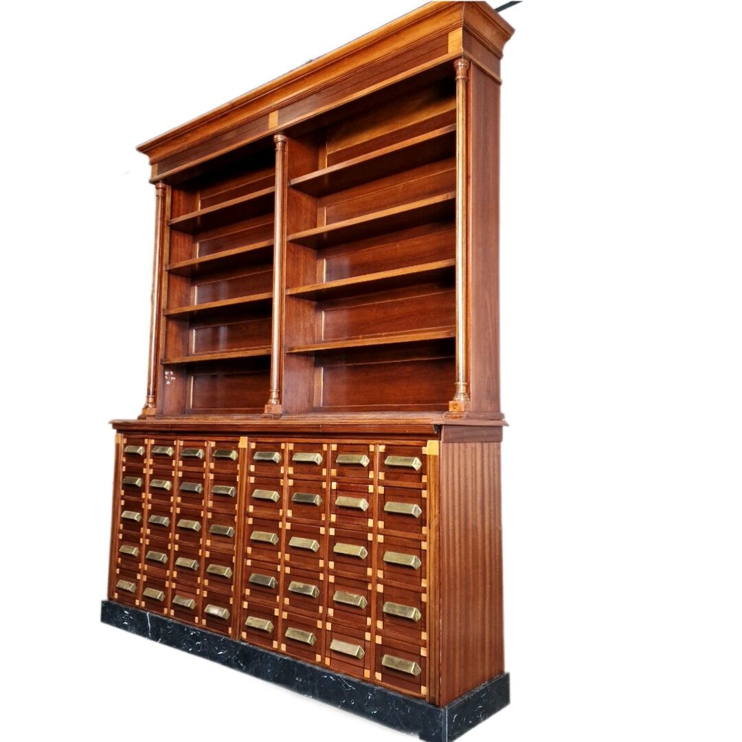 Grand cabinet d’apothicaire Art Déco en acajou et marbre, 1909