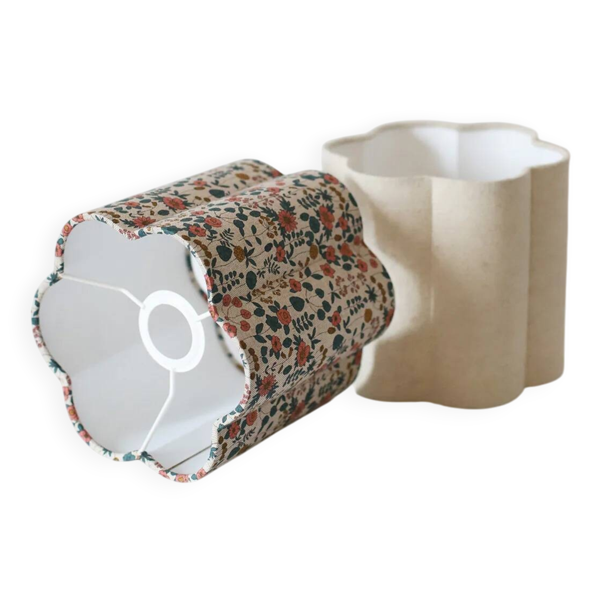 Flower-shaped lampshade printed with "English Garden" Flora.