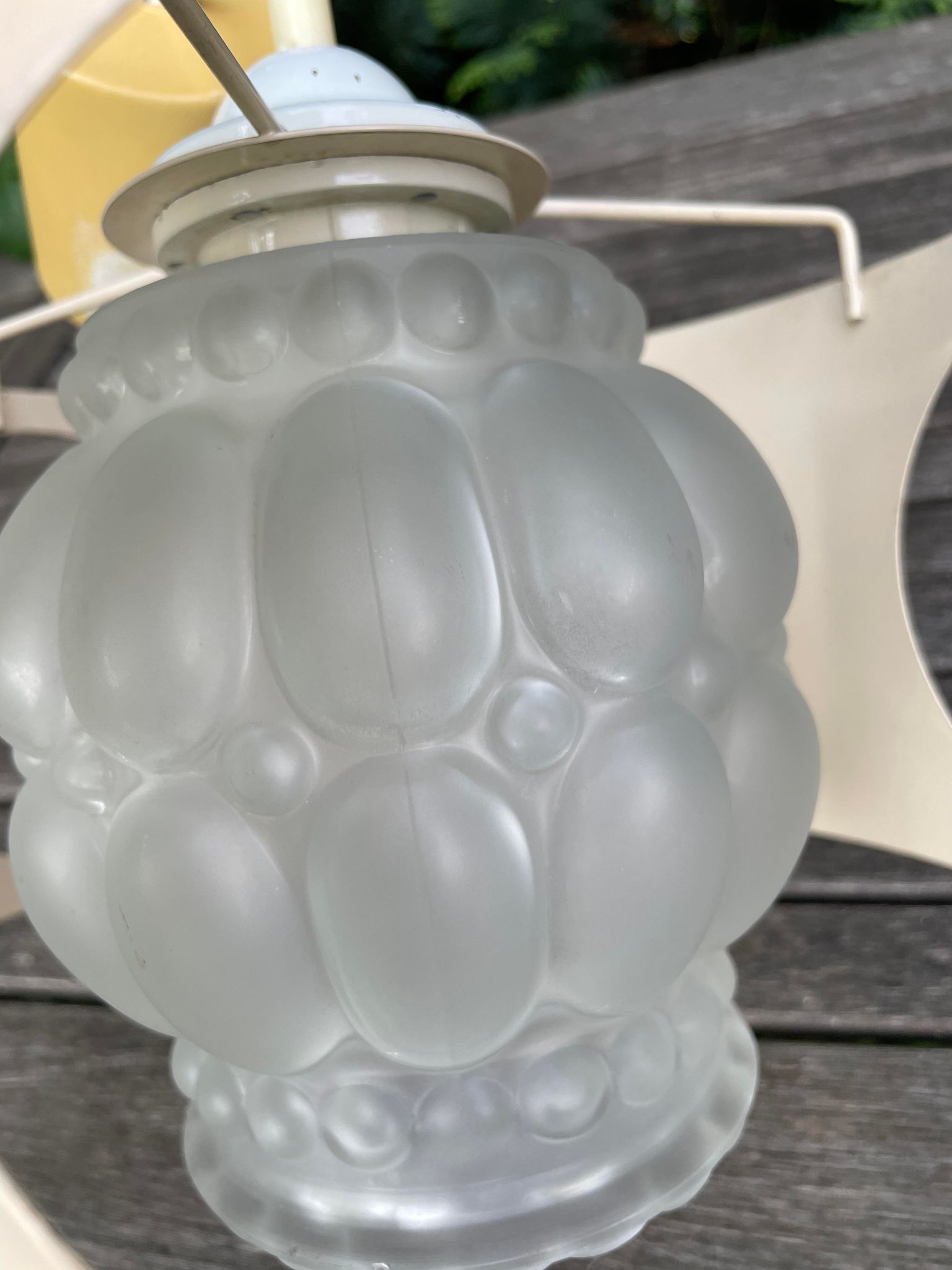 Suspension in bubbled frosted glass with its openwork entourage 70s