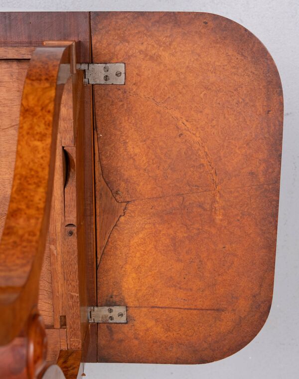 Table de bureau ou de canapé antique en placage de bois de ronce de style Empire hollandais