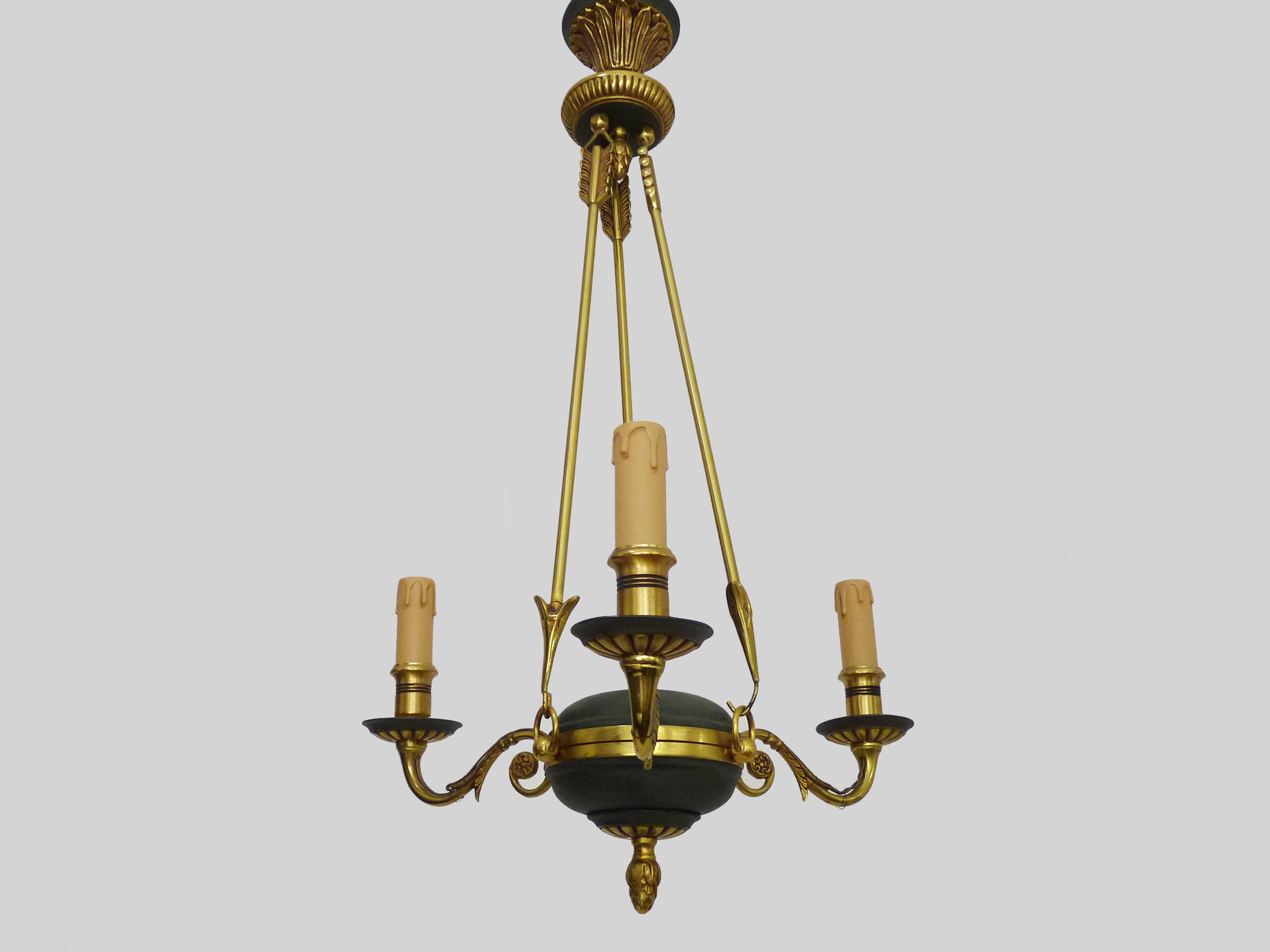 Chandelier, suspension in gilded bronze and green sheet metal with 3 arms, Empire style. Early 20th century