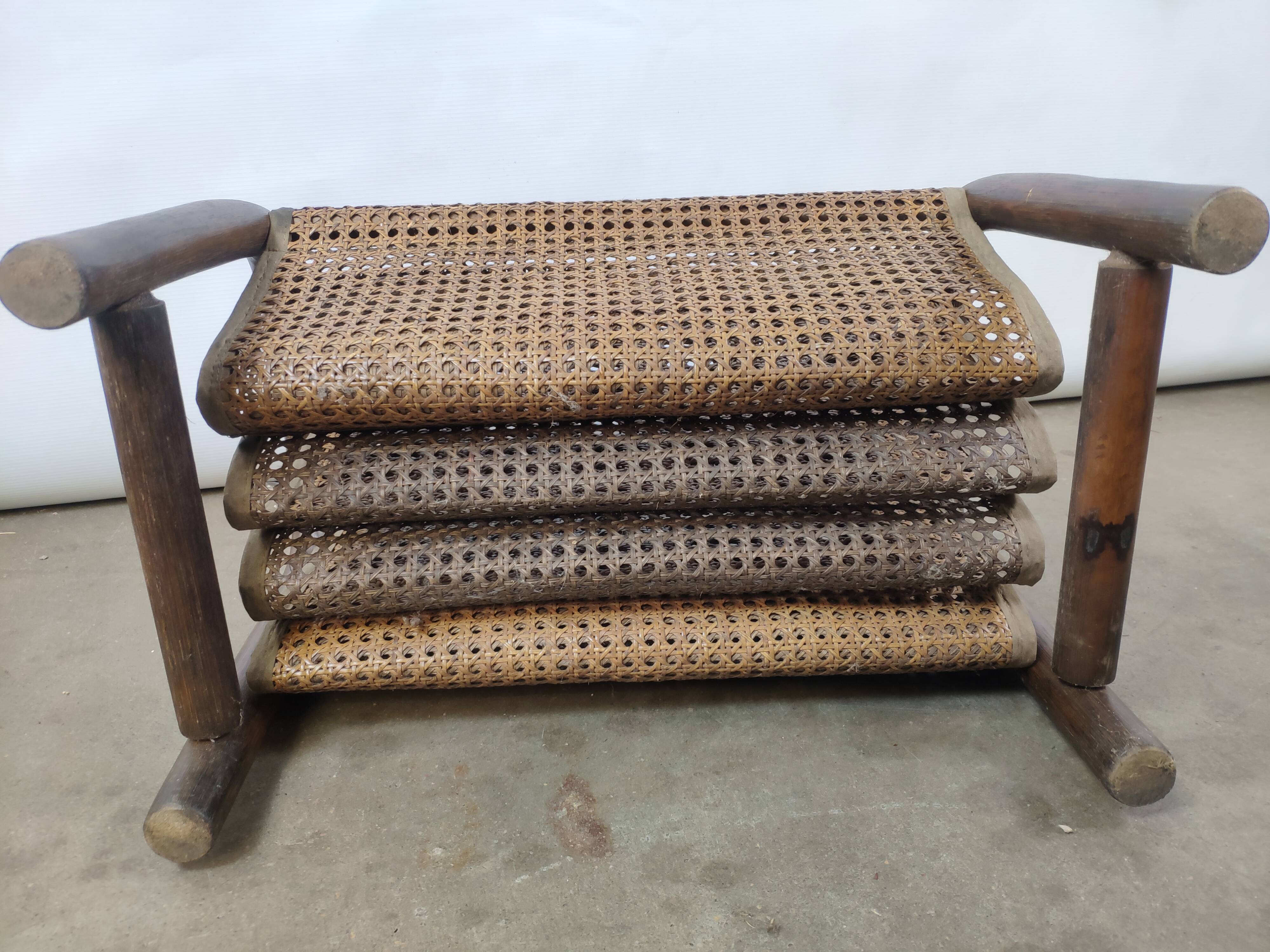 Porte revue canné vintage en bois courbé