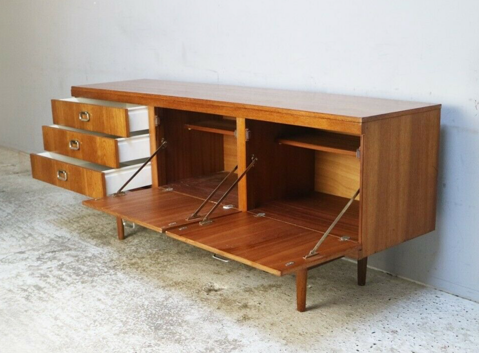 Enfilade du milieu du siècle des années 1970 par Elliots of Newbury