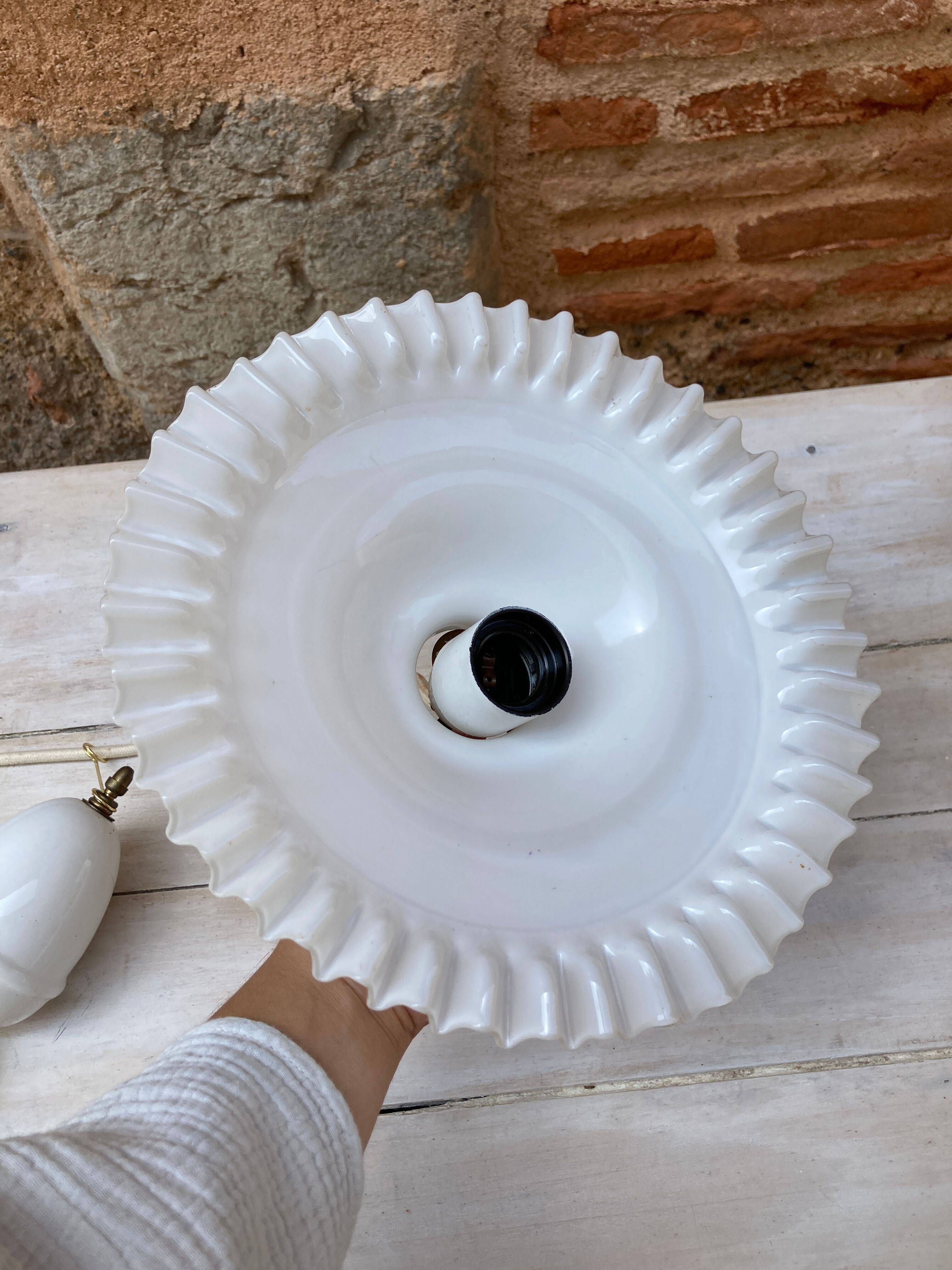 Opaline suspension rises and falls